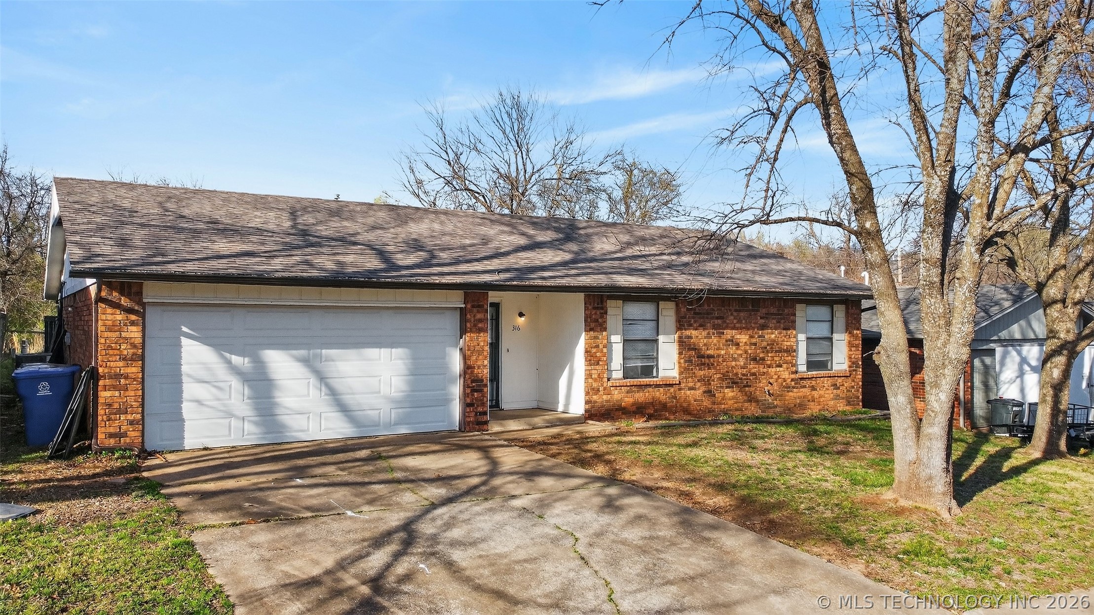 316 E Vicksburg Street Property Photo 2