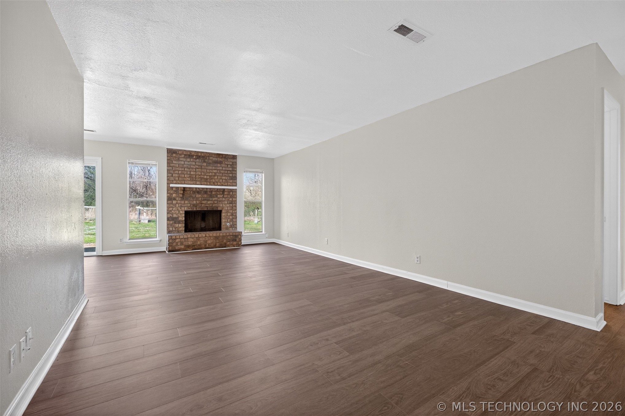 316 E Vicksburg Street Property Photo 6