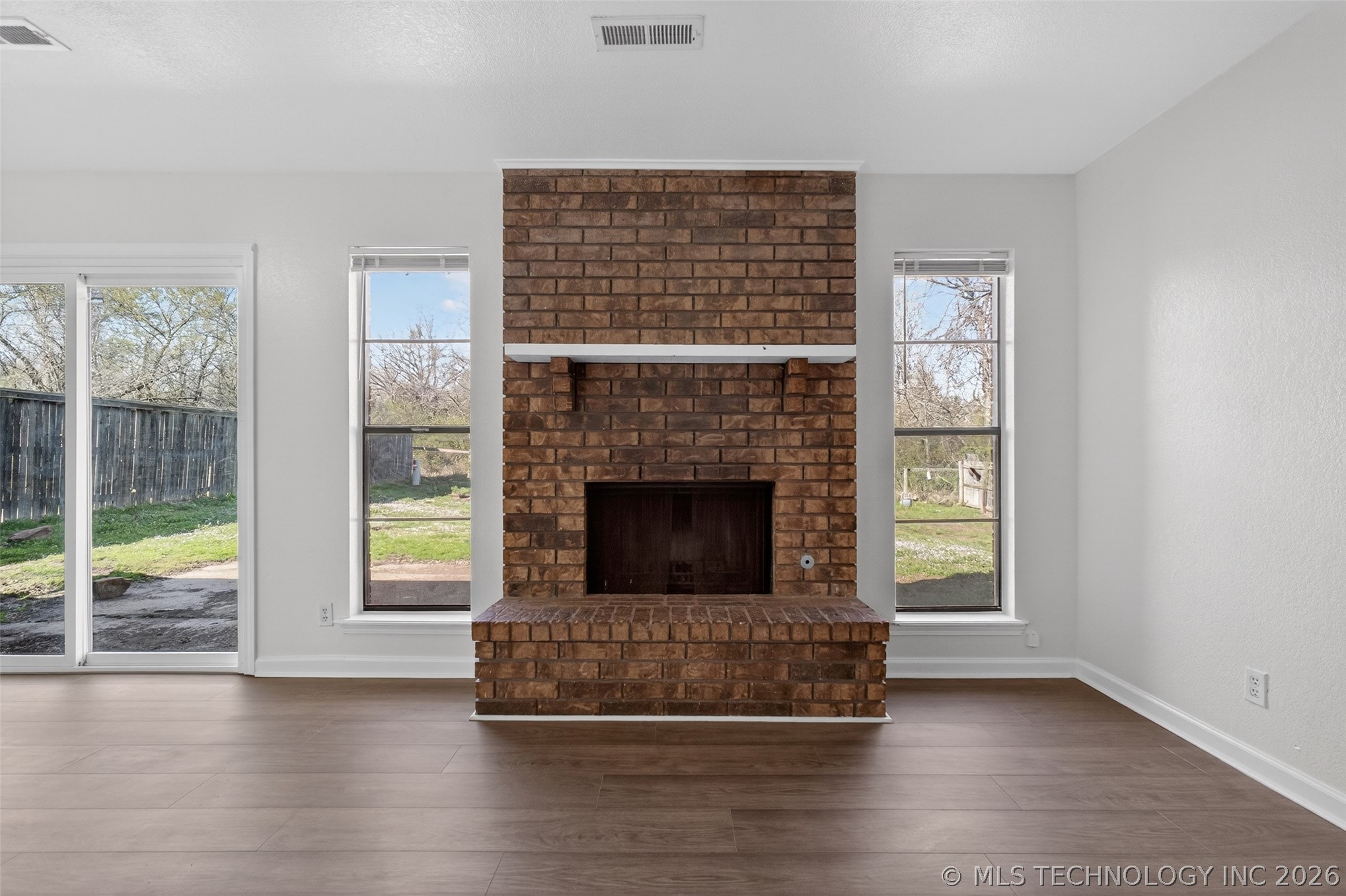 316 E Vicksburg Street Property Photo 8