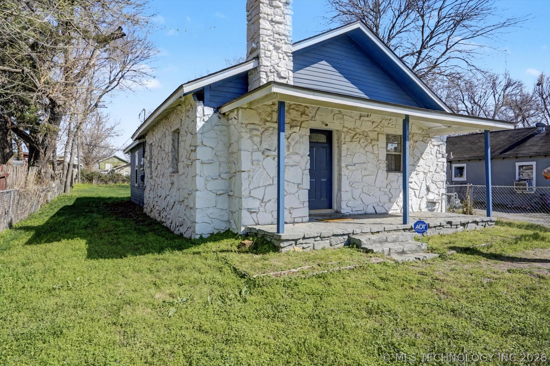 1169 N Atlanta Place Property Photo 4
