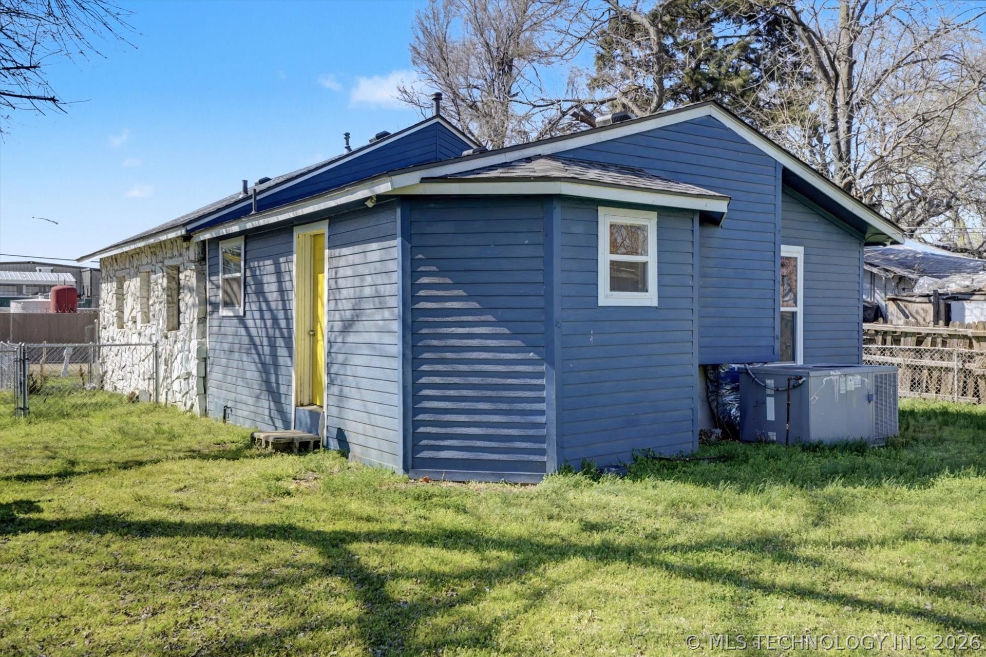 1169 N Atlanta Place Property Photo 23