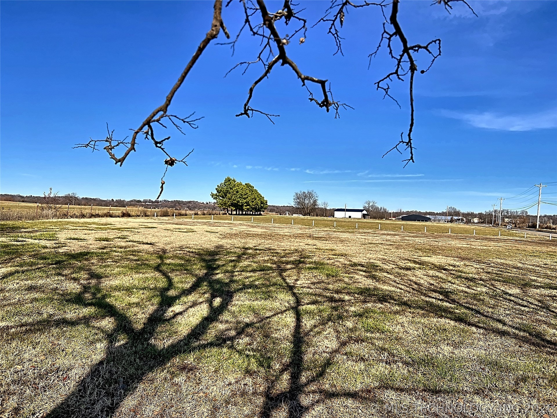 1998 W Allen Road Property Photo 9