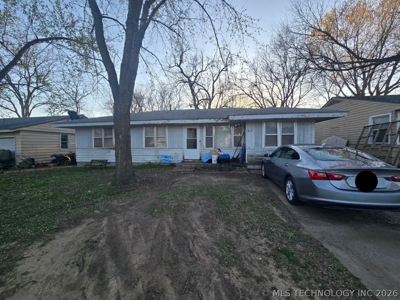 1869 S Armstrong Avenue Property Photo 1