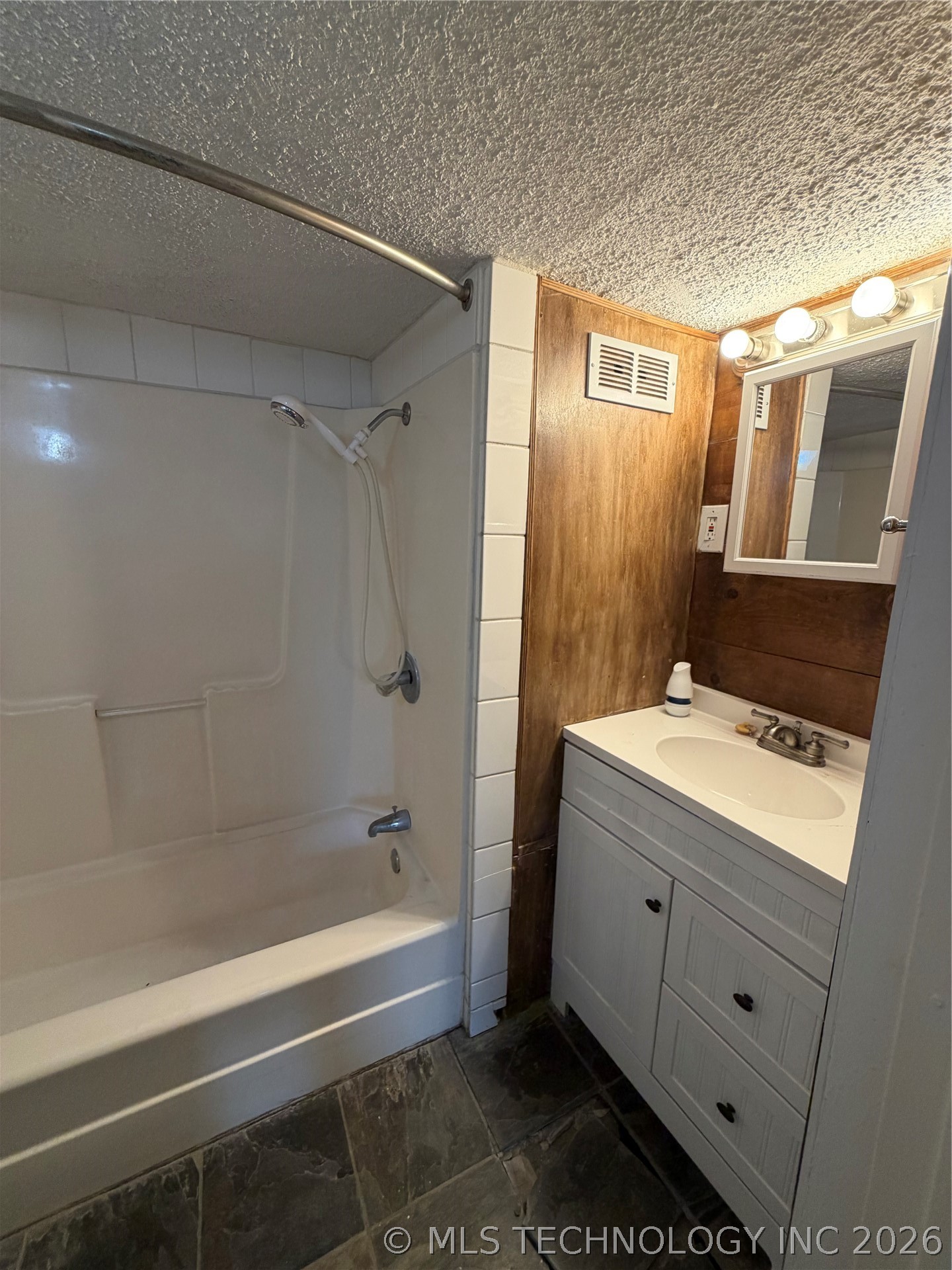 318 N Ash Avenue Property Photo 8