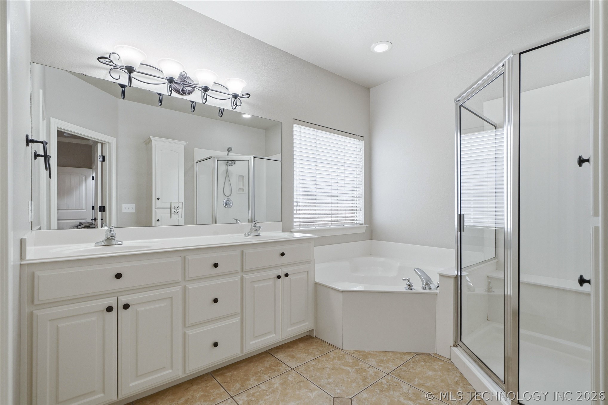 2608675 Property Photo 30