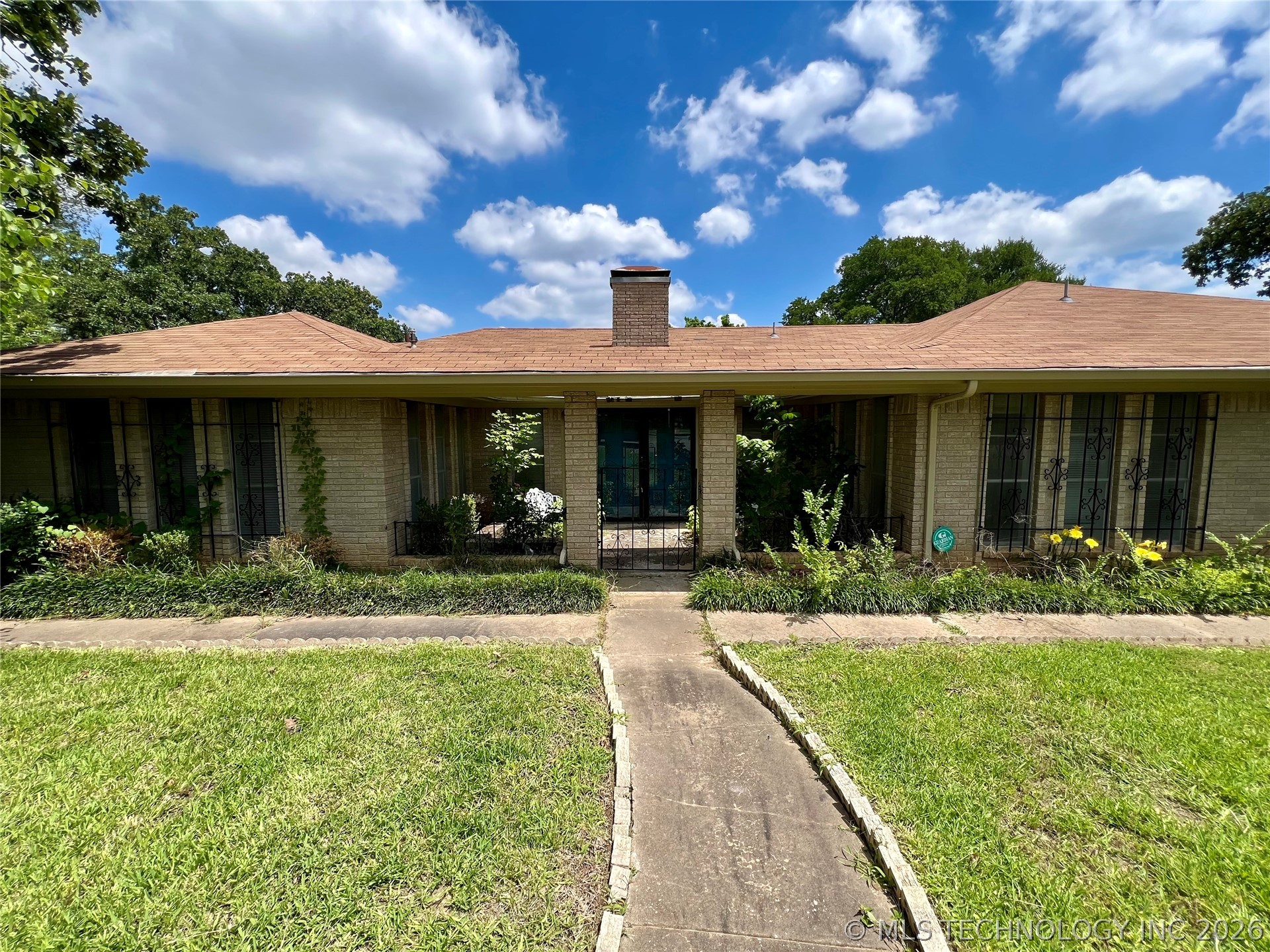 906 Briarwood Place Property Photo 4