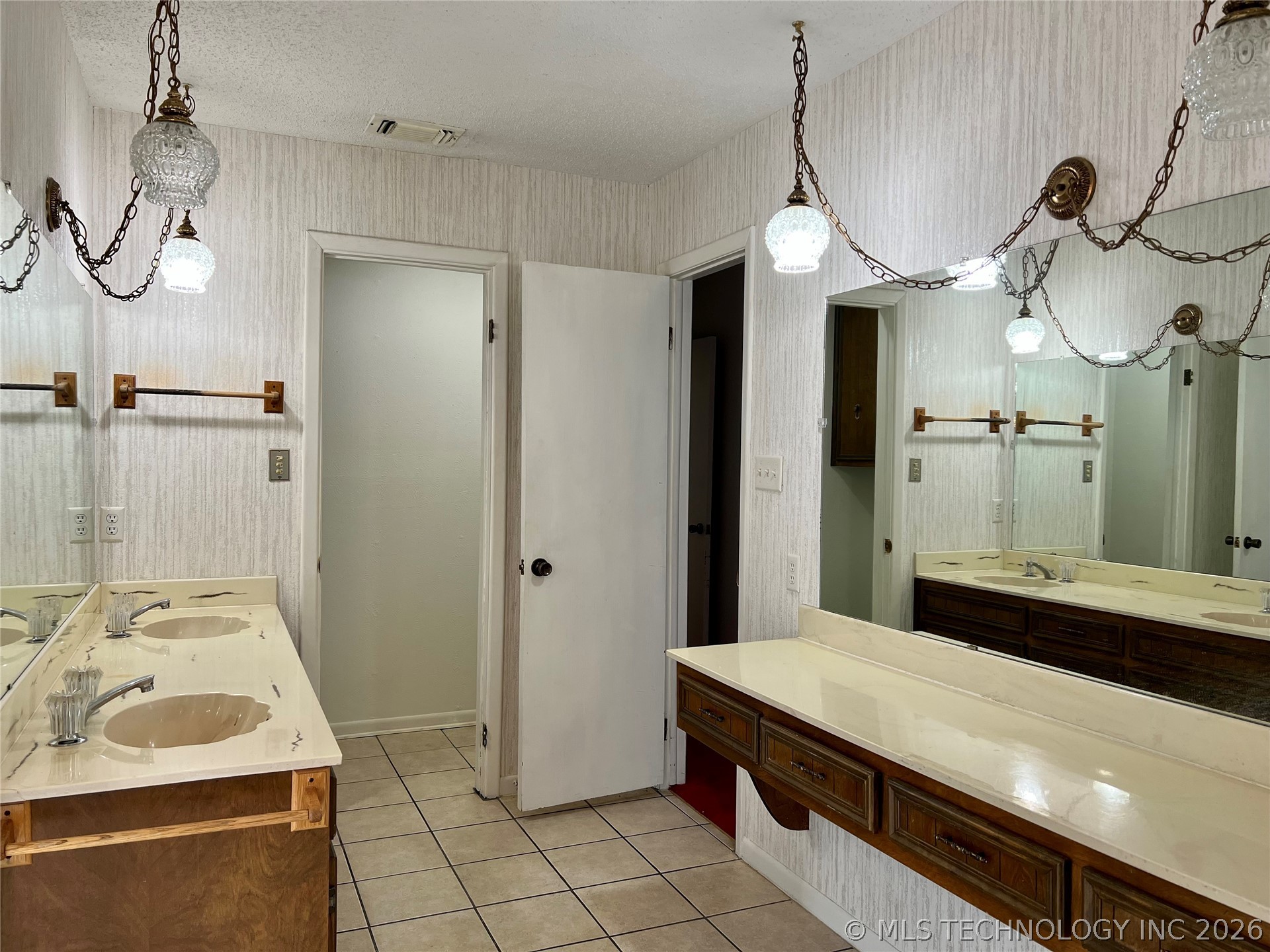 906 Briarwood Place Property Photo 24