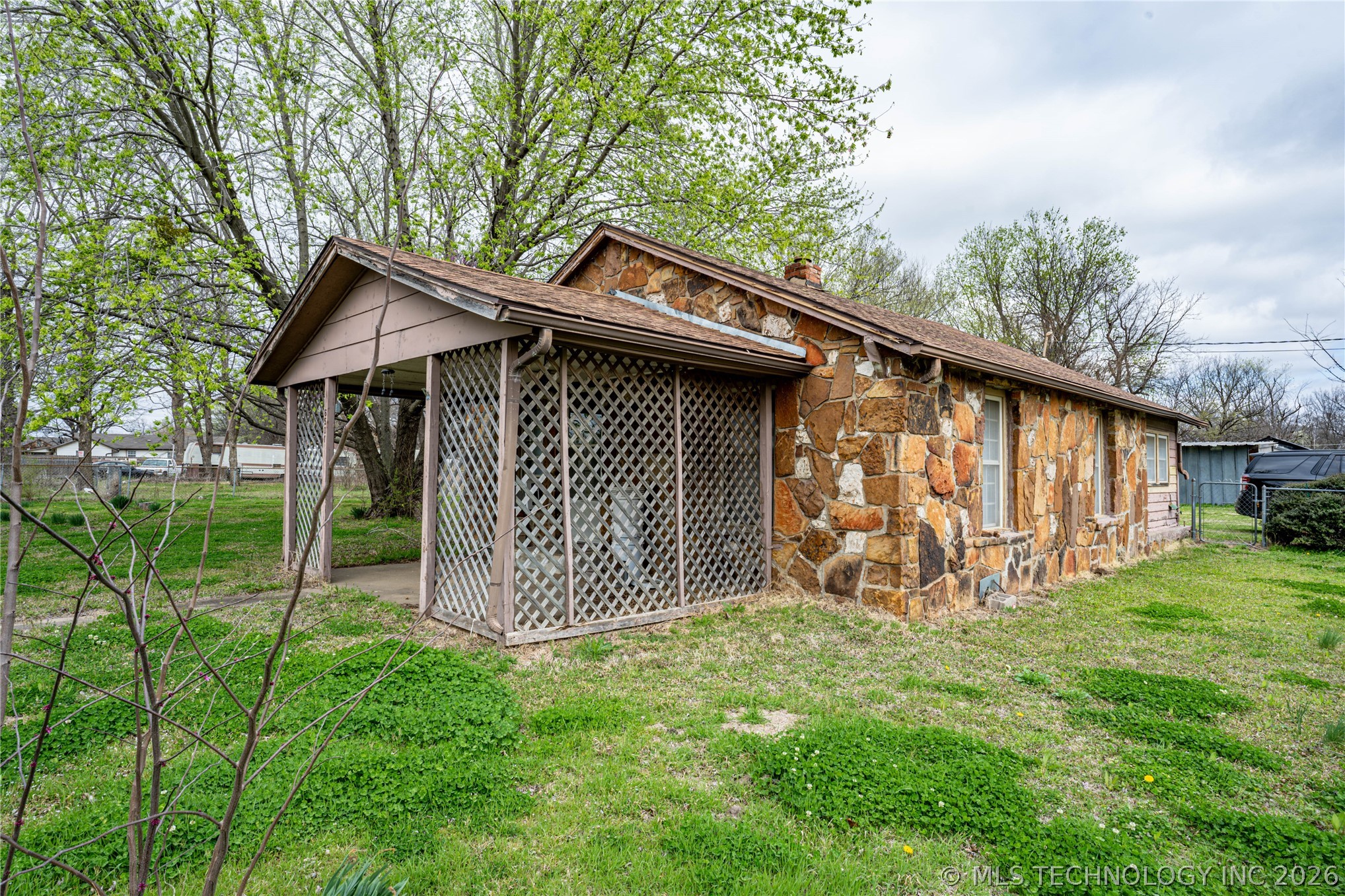 6501 N Quaker Avenue Property Photo 2