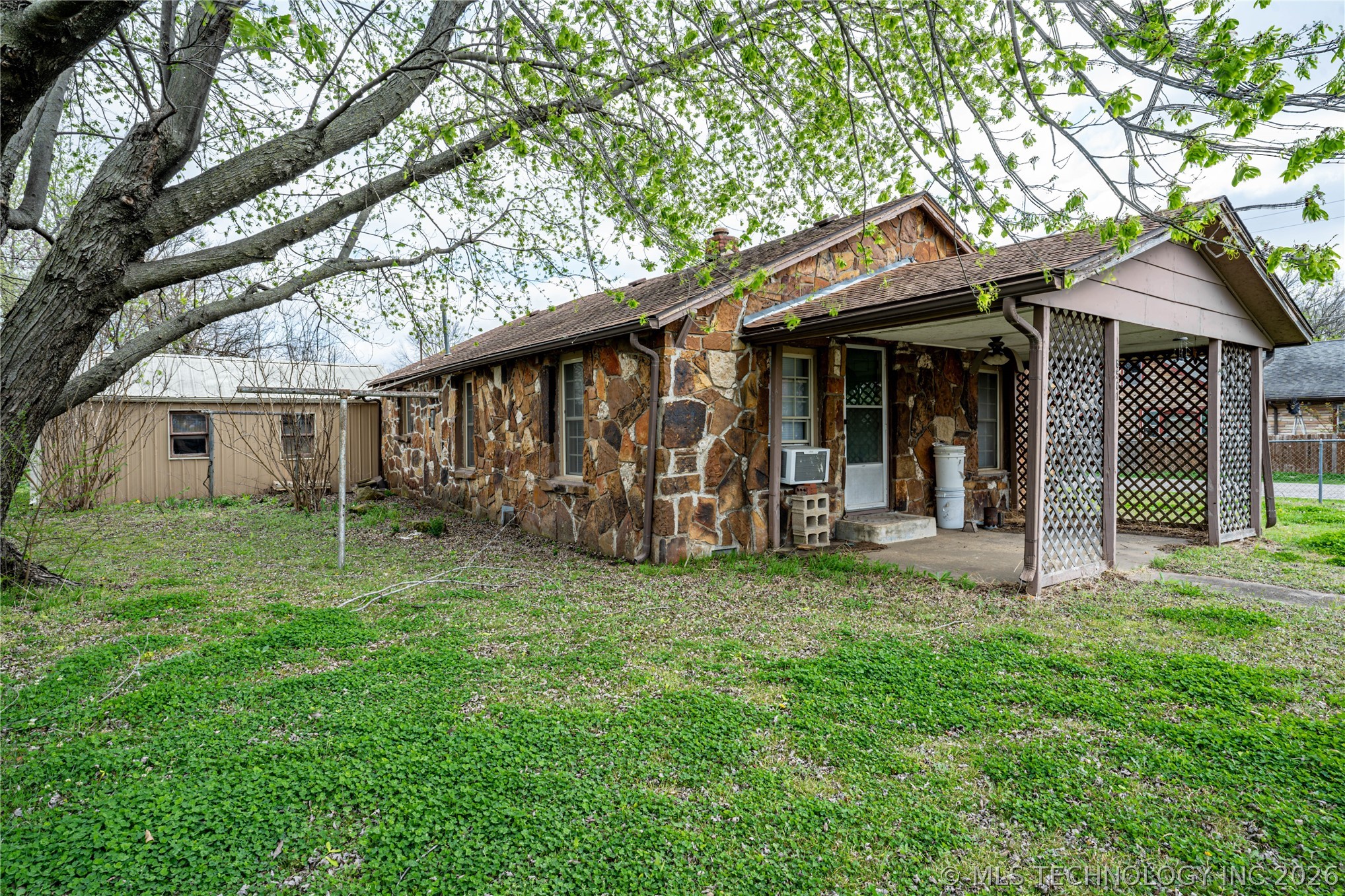 6501 N Quaker Avenue Property Photo 3
