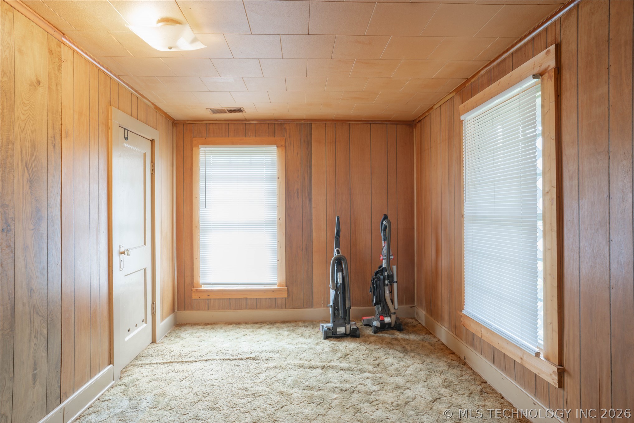 6501 N Quaker Avenue Property Photo 8