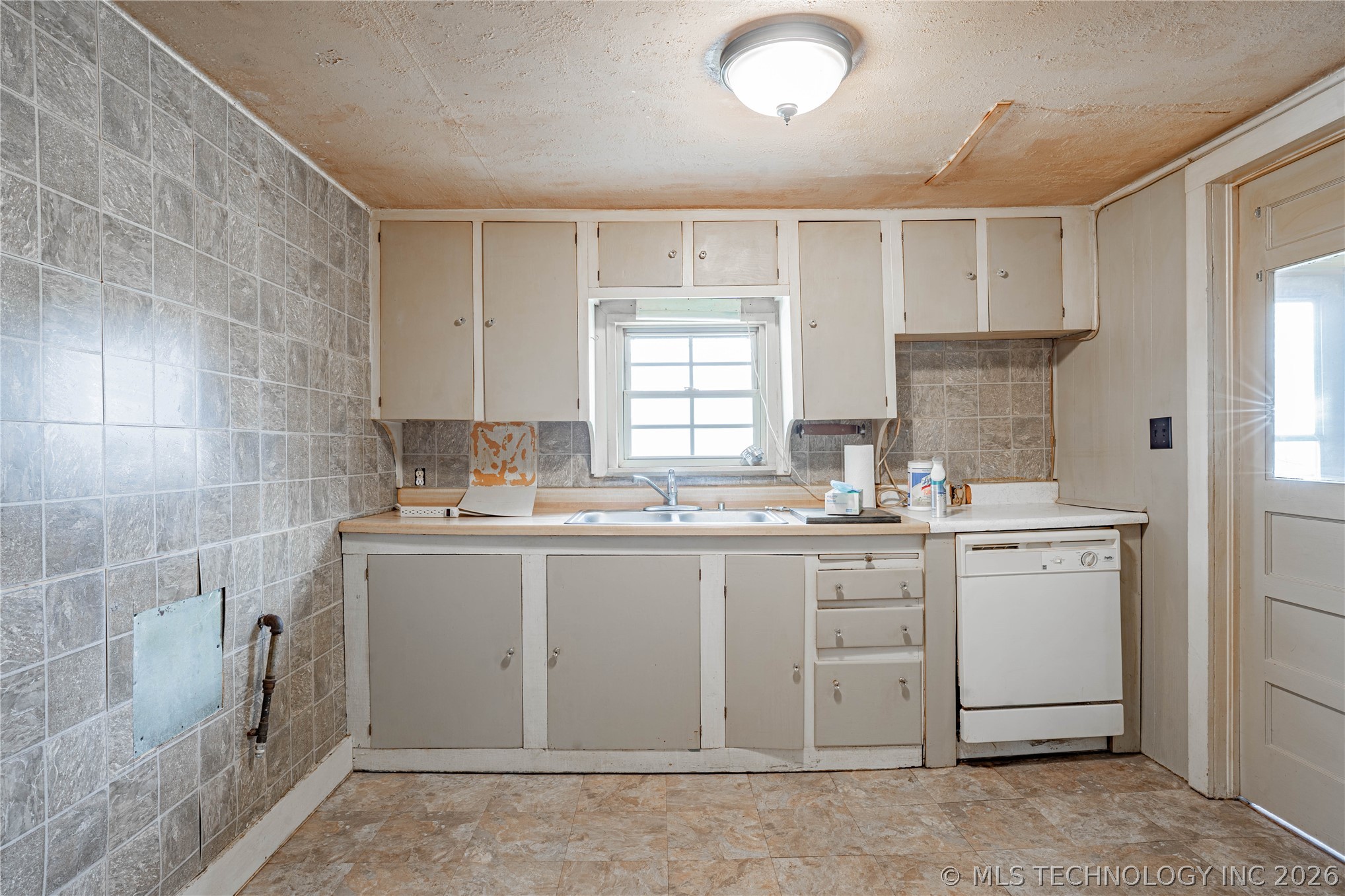 6501 N Quaker Avenue Property Photo 13