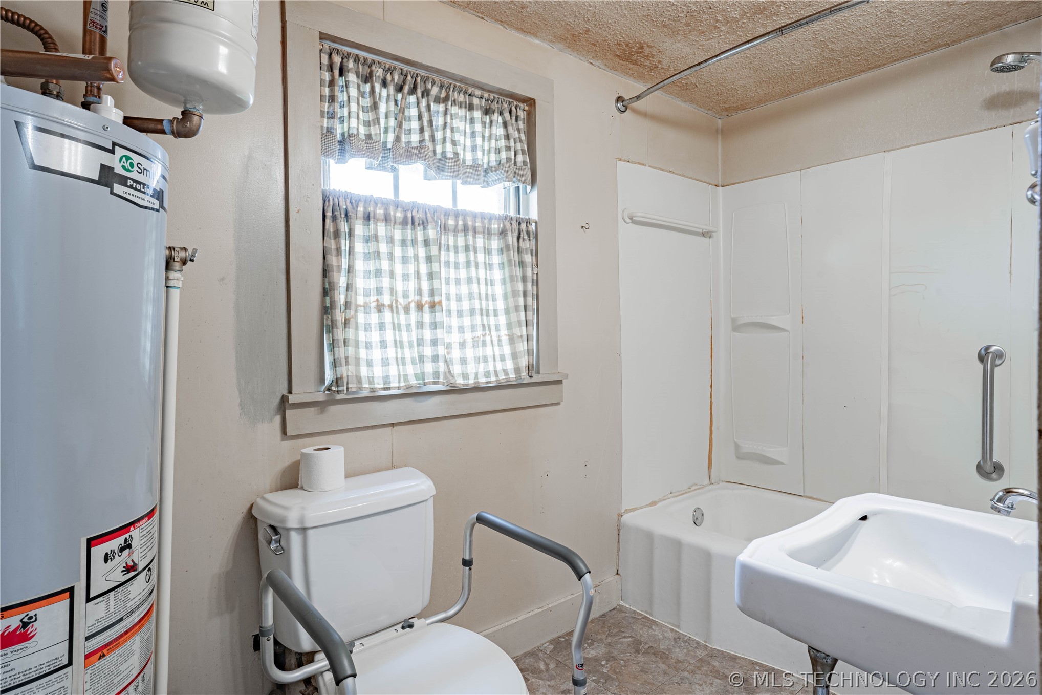 6501 N Quaker Avenue Property Photo 16