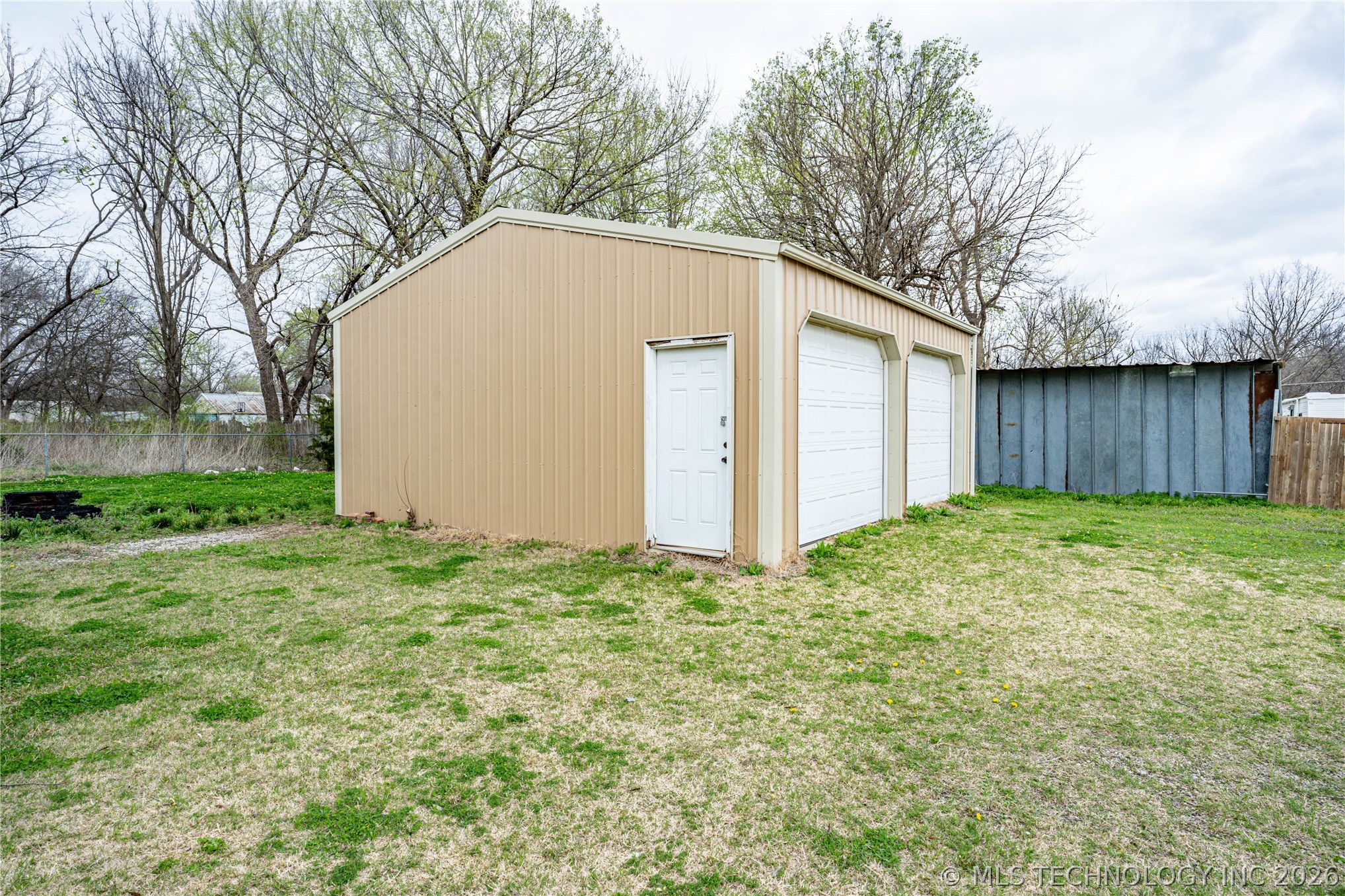 6501 N Quaker Avenue Property Photo 24