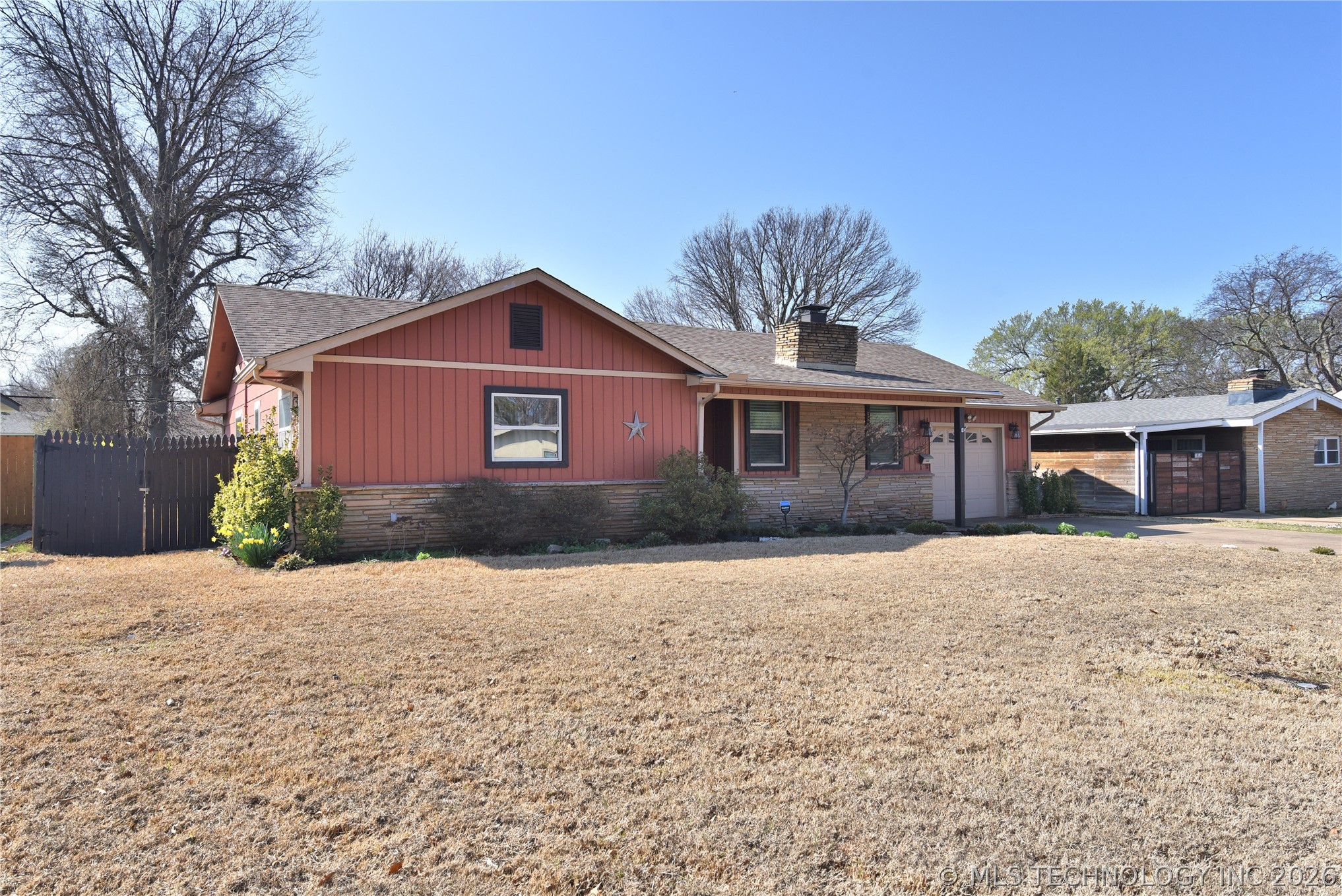 1810 W Independence Street N Property Photo 2