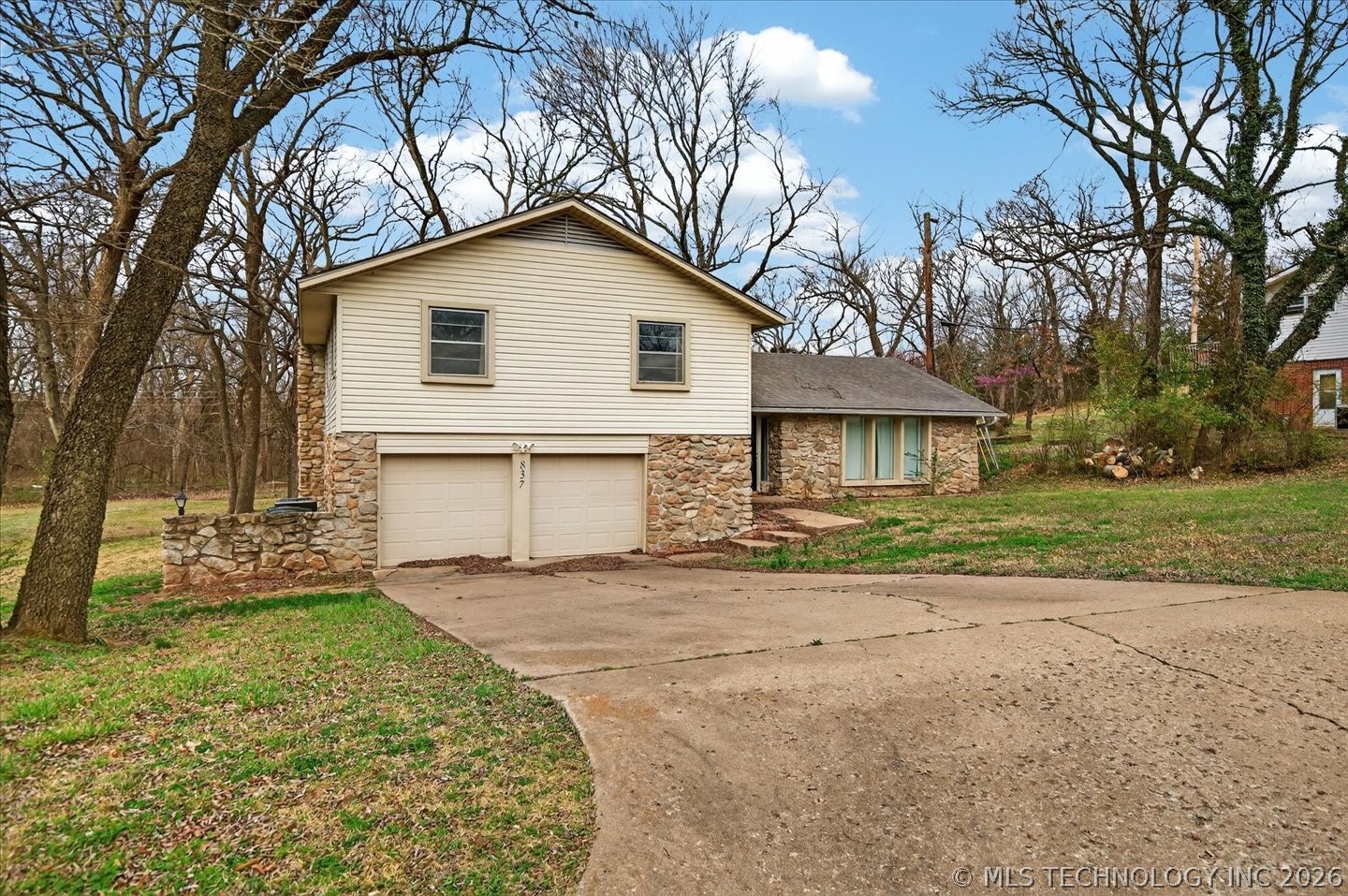 837 Winding Way Property Photo 1