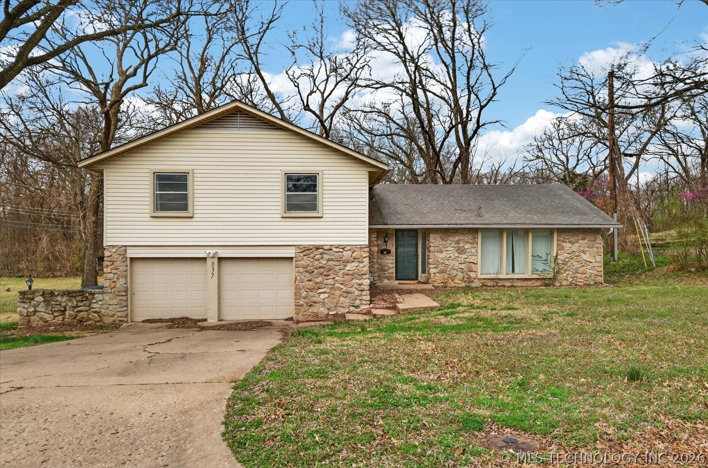 837 Winding Way Property Photo 2