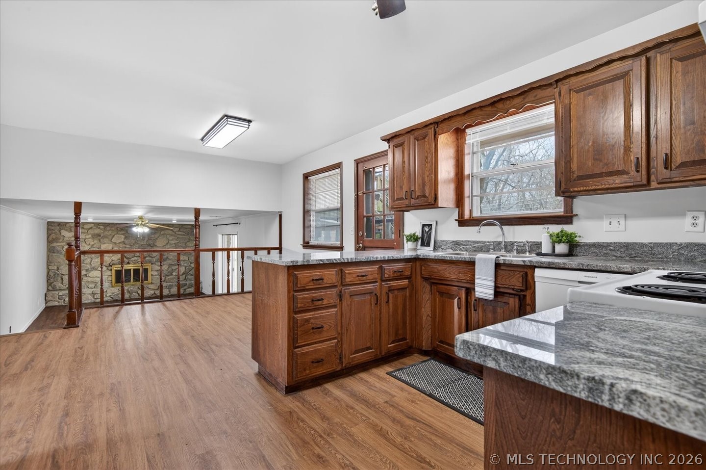837 Winding Way Property Photo 12