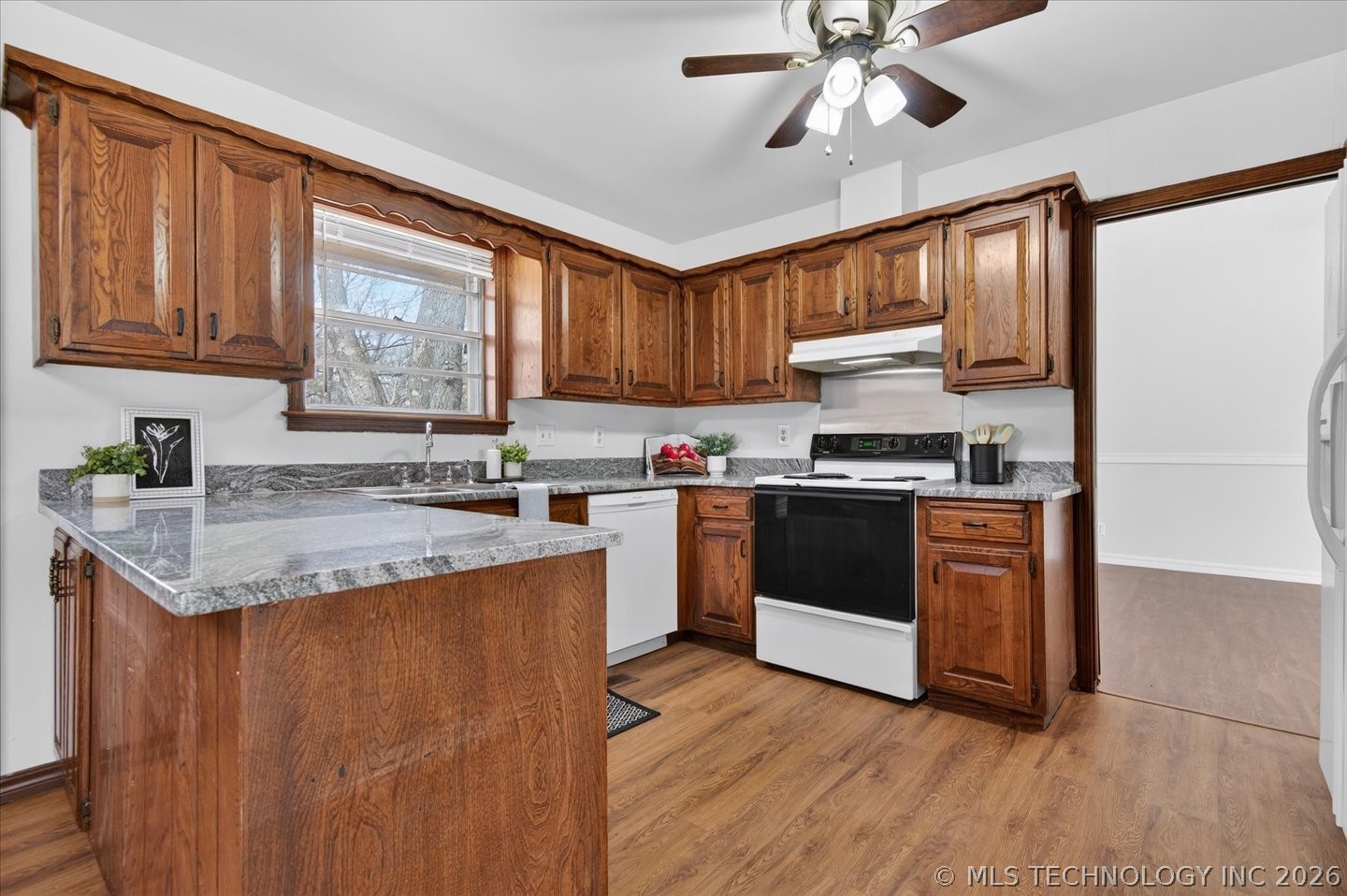 837 Winding Way Property Photo 14