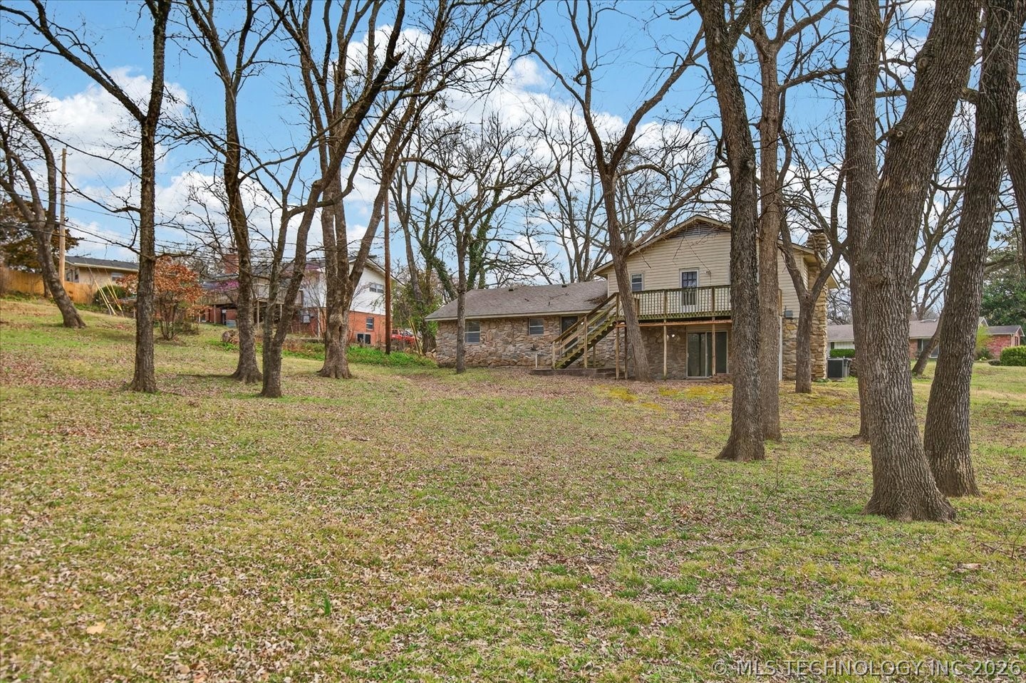 837 Winding Way Property Photo 35