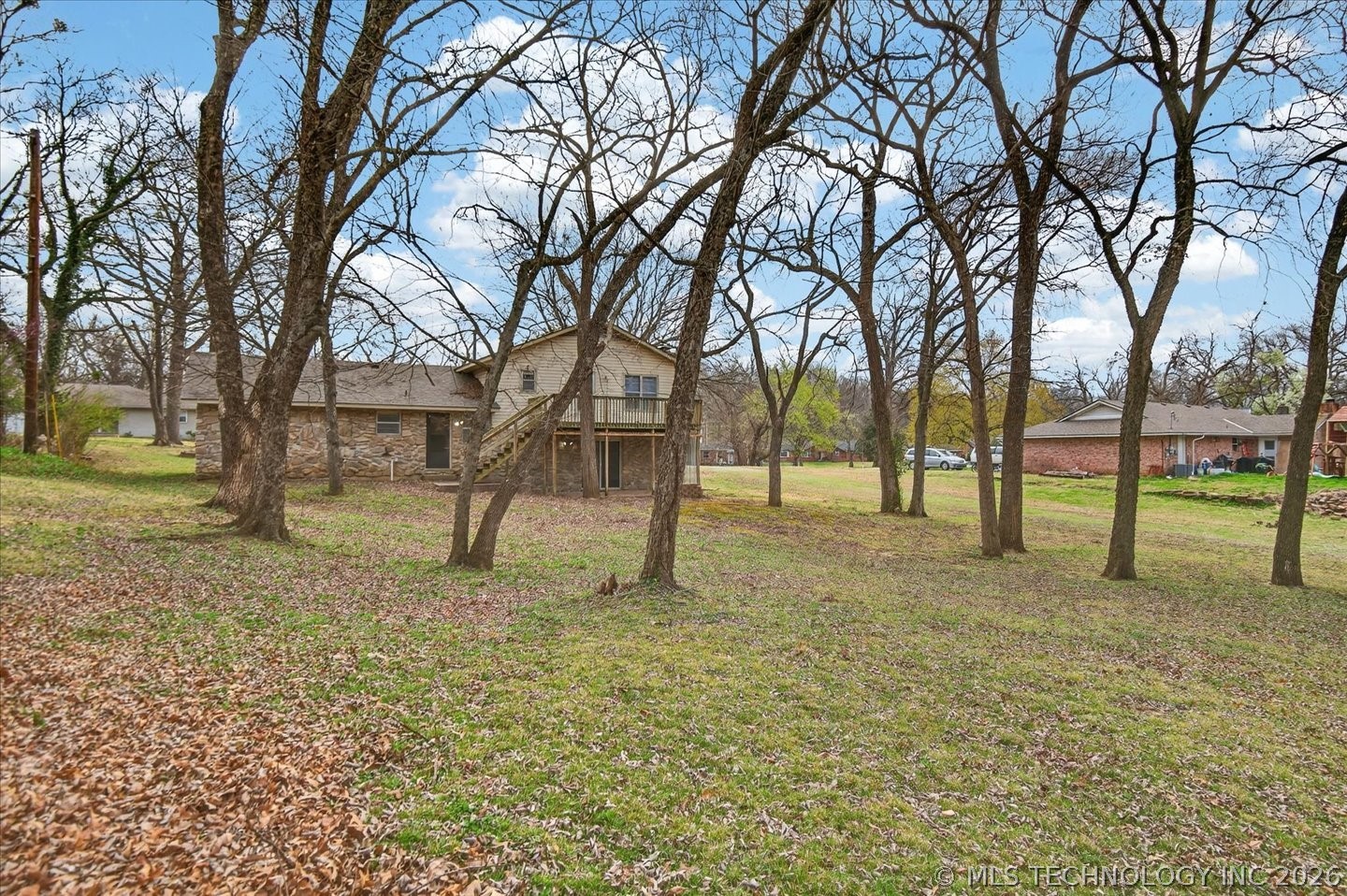 837 Winding Way Property Photo 36