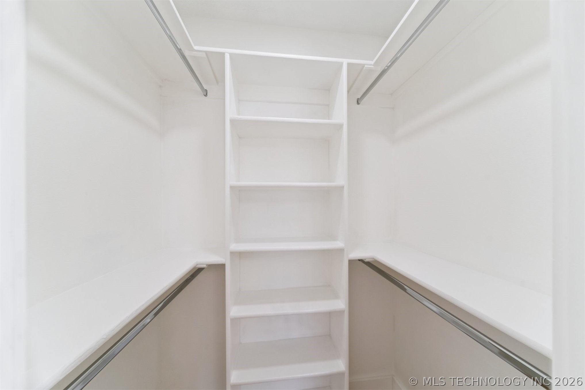 1508 N Irvington Avenue Property Photo 8