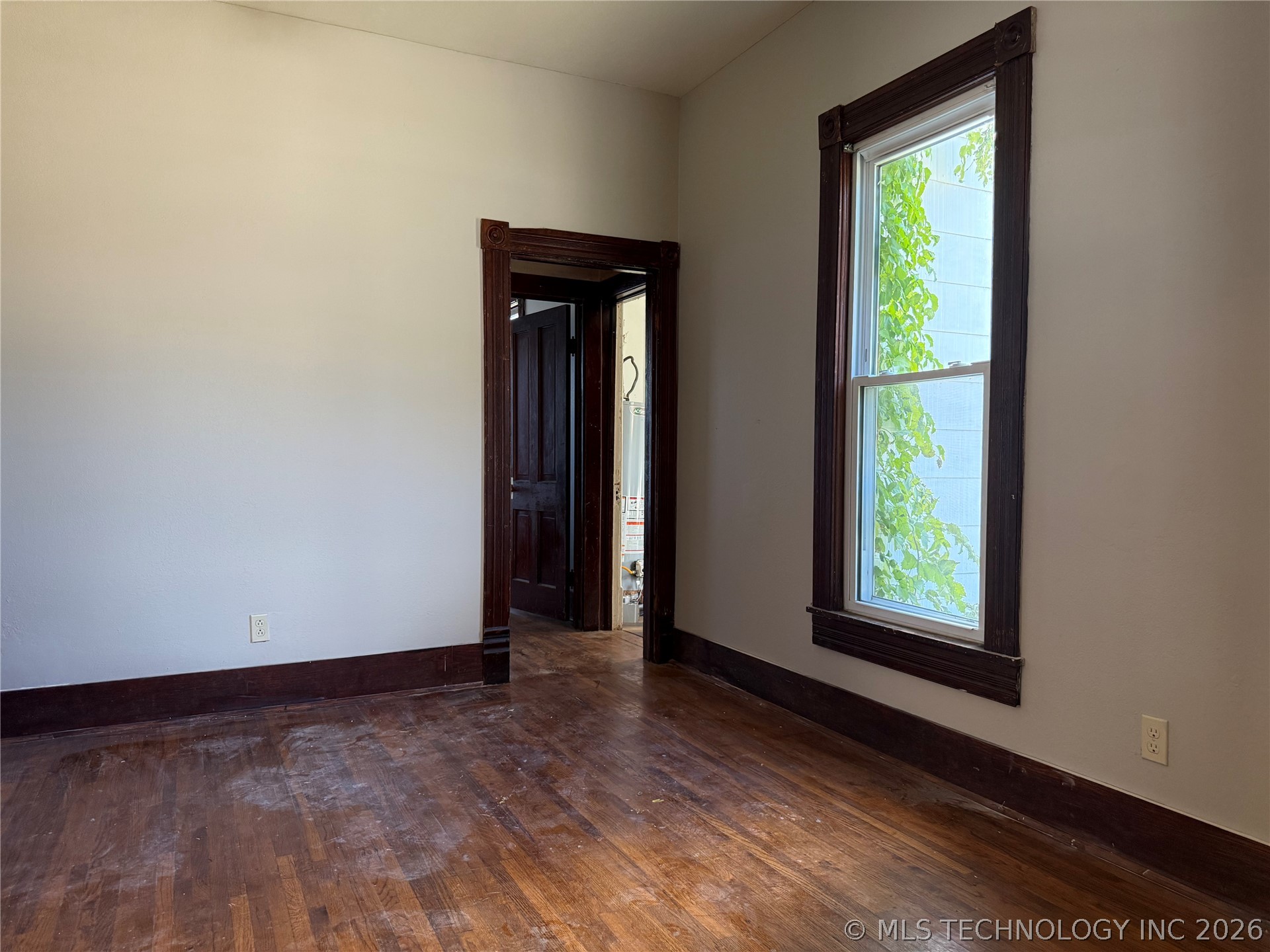 512 E 8th Street Property Photo 5