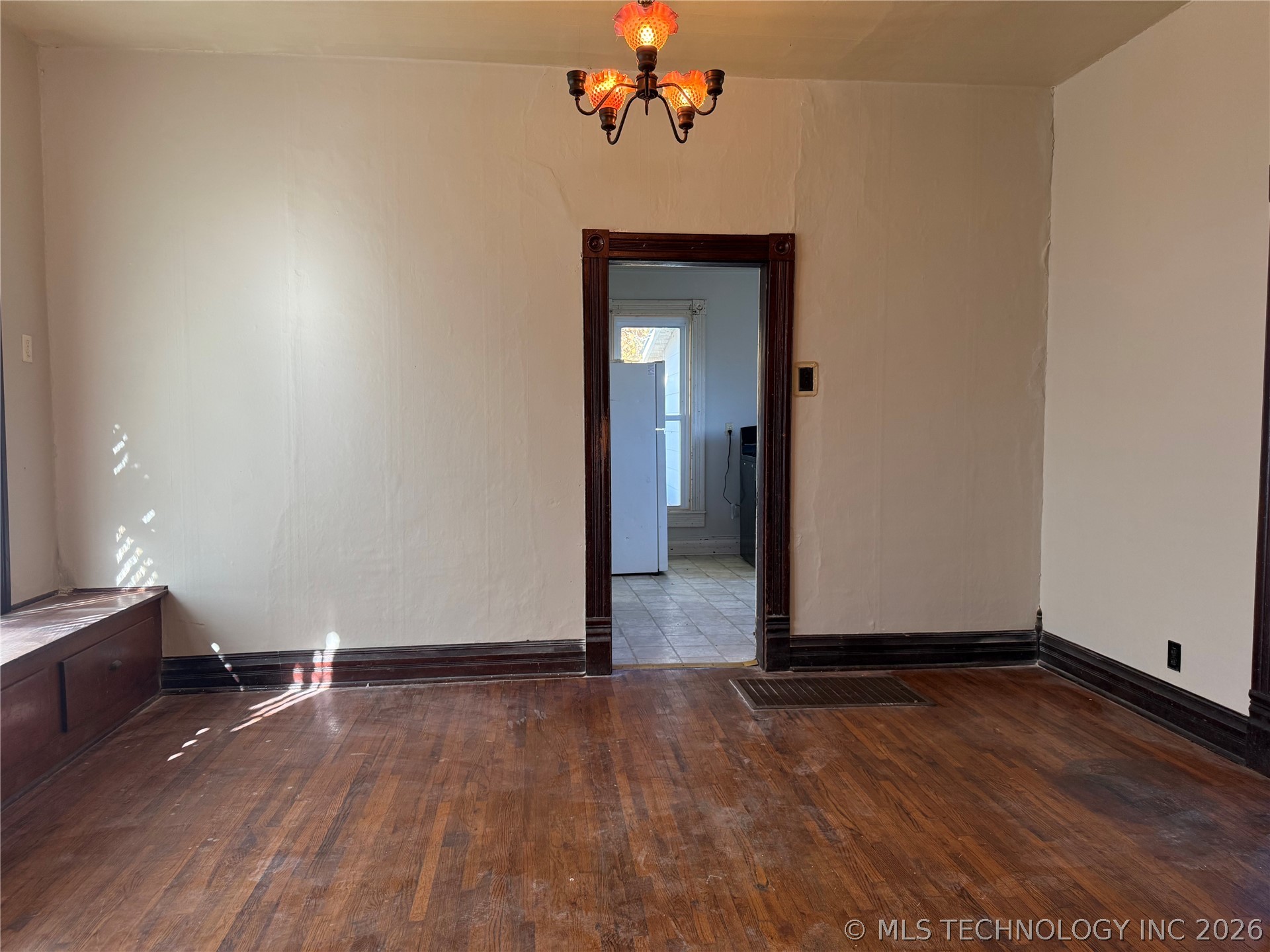 512 E 8th Street Property Photo 9