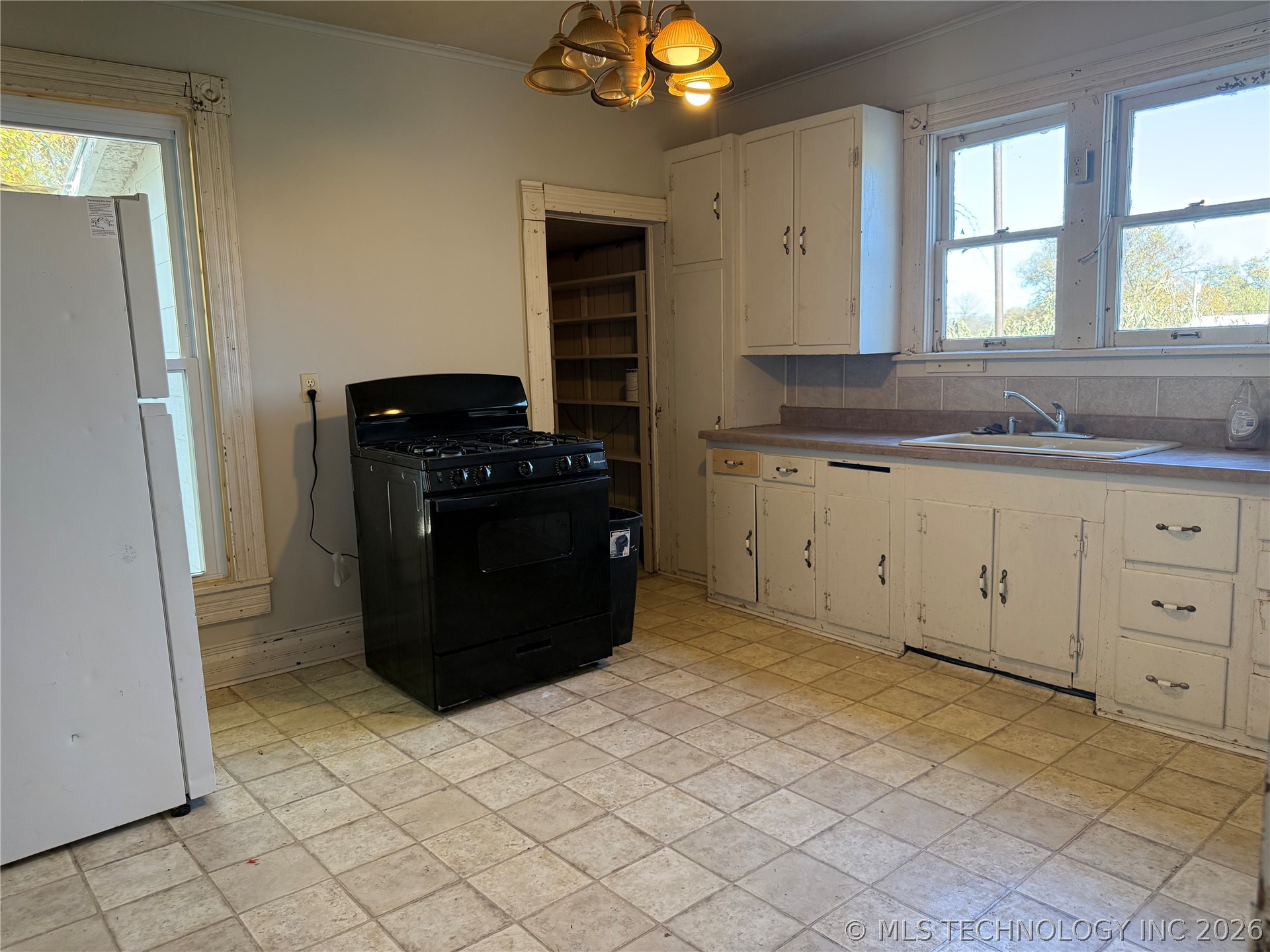 512 E 8th Street Property Photo 10