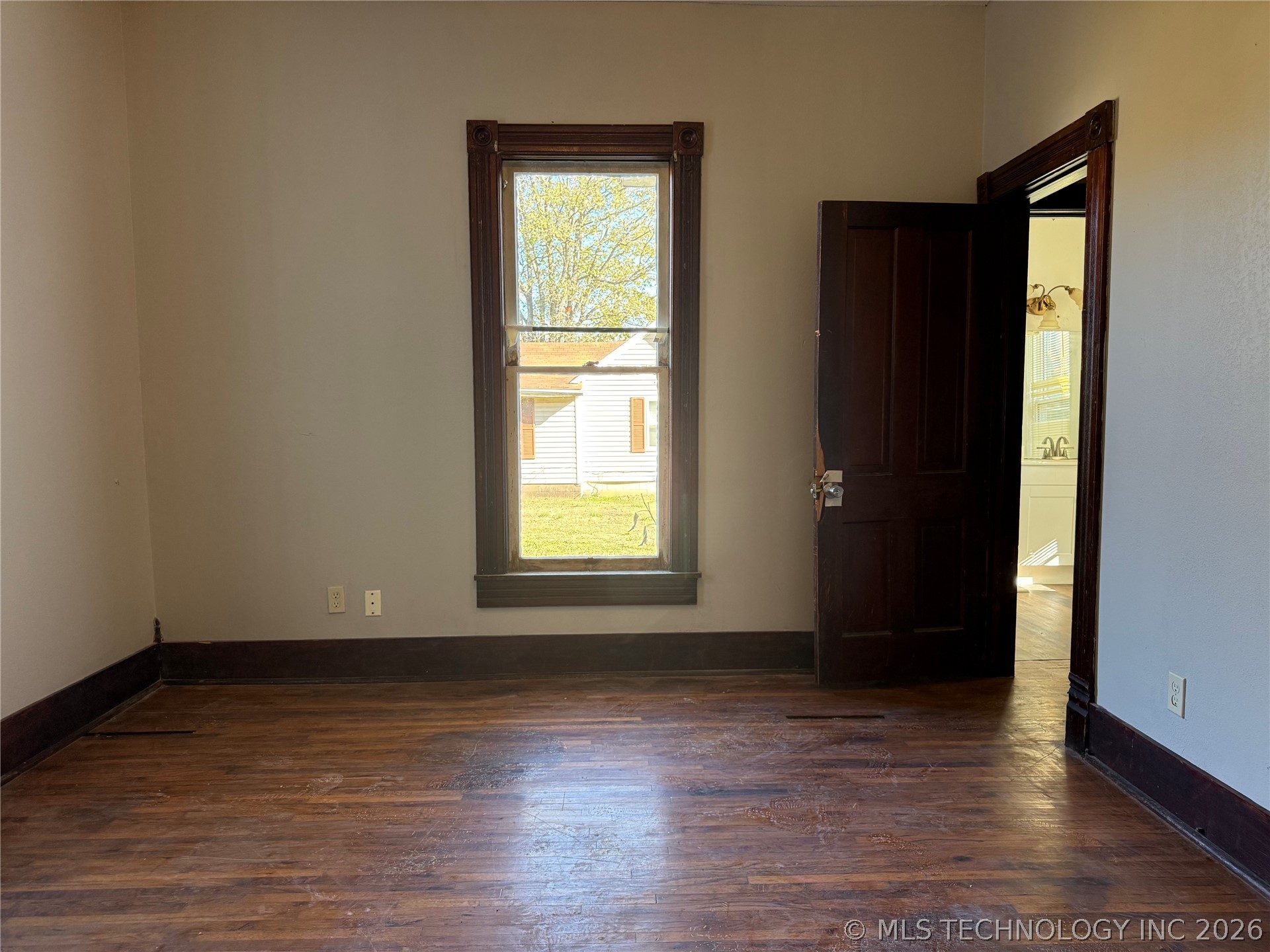 512 E 8th Street Property Photo 12