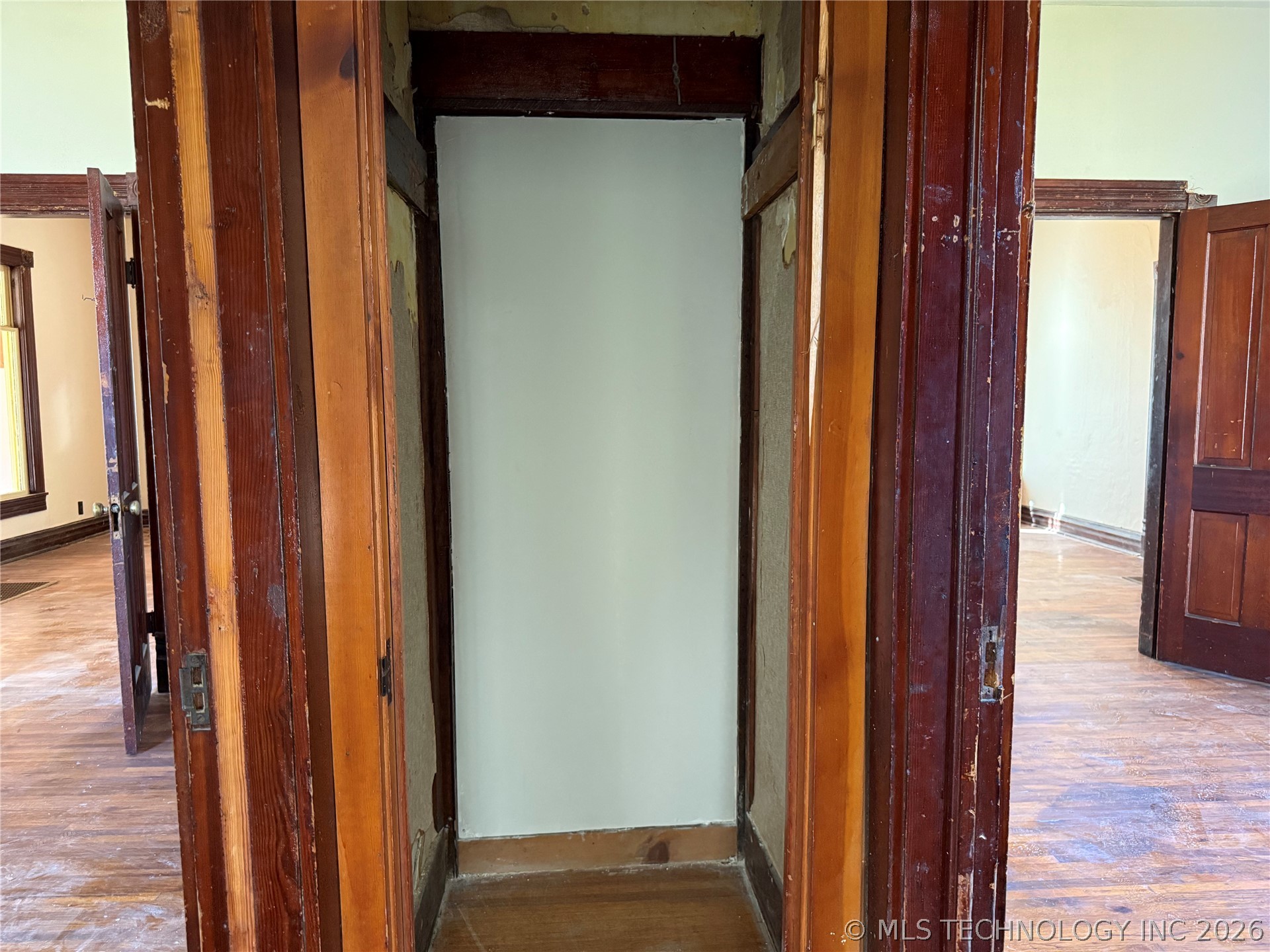 512 E 8th Street Property Photo 15