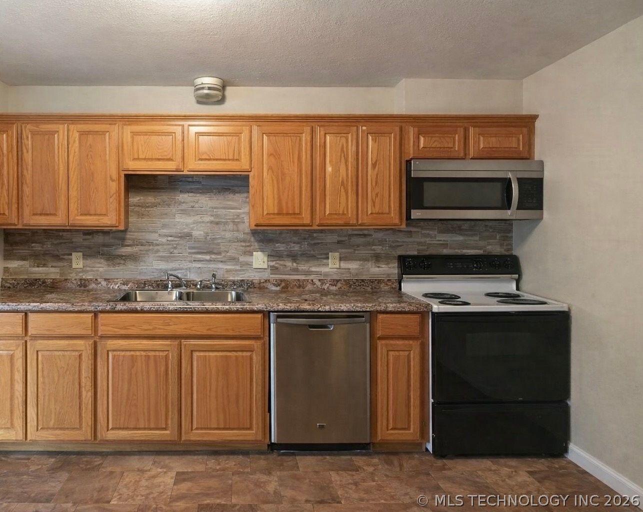 306 Ashway Street Property Photo 3