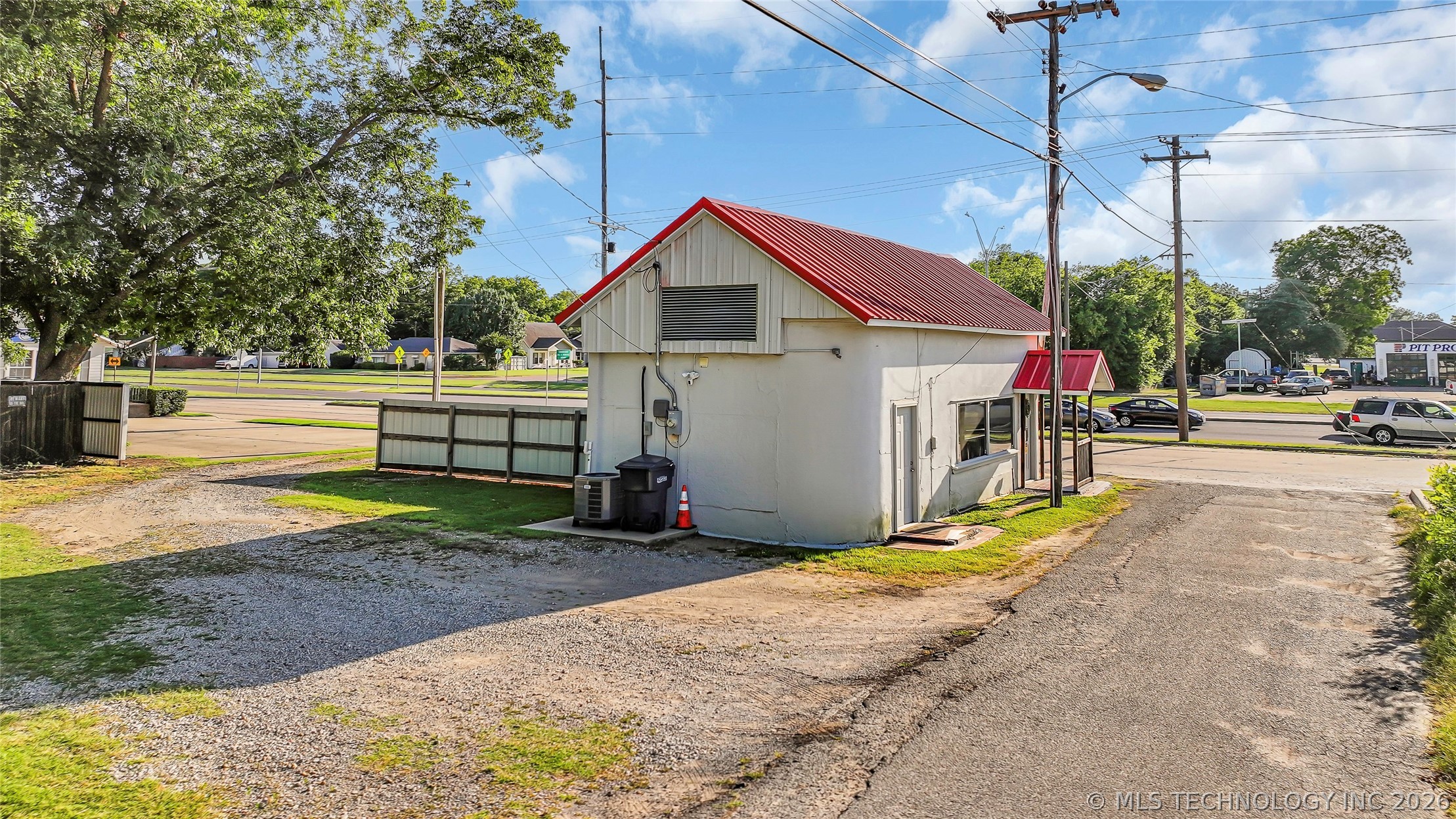 116 S Commerce Property Photo 4