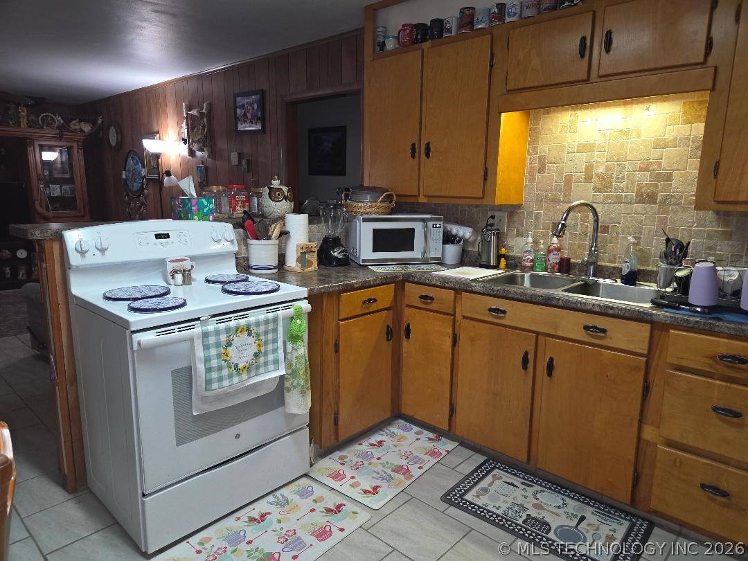120290 S 4182 Property Photo 8