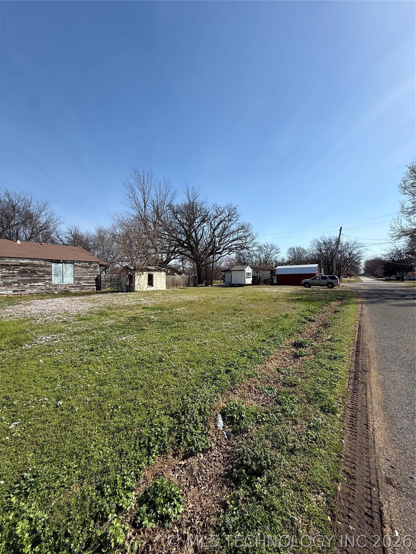 1110 S Mcquarrie Avenue Property Photo 4