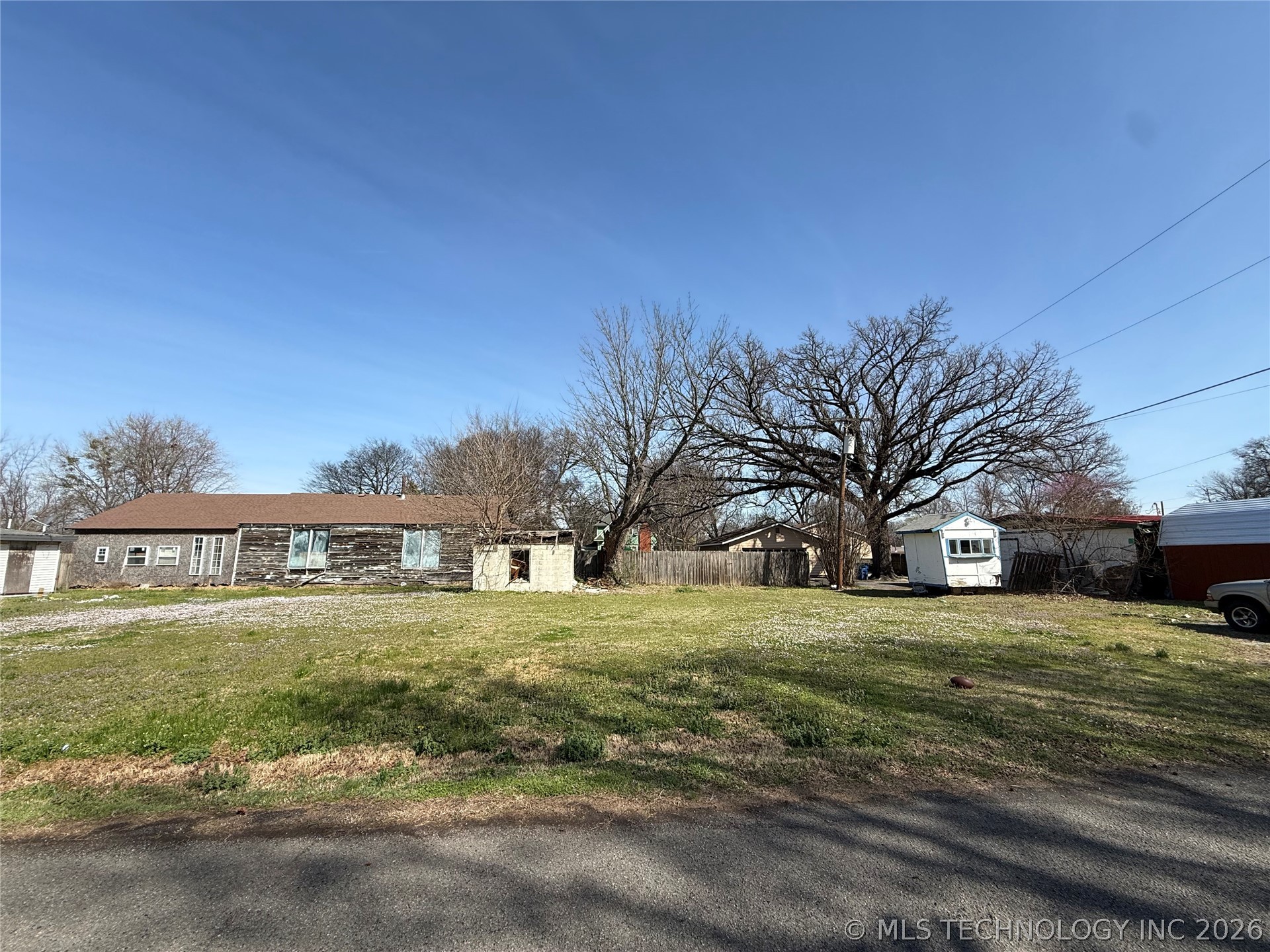 1110 S Mcquarrie Avenue Property Photo 5