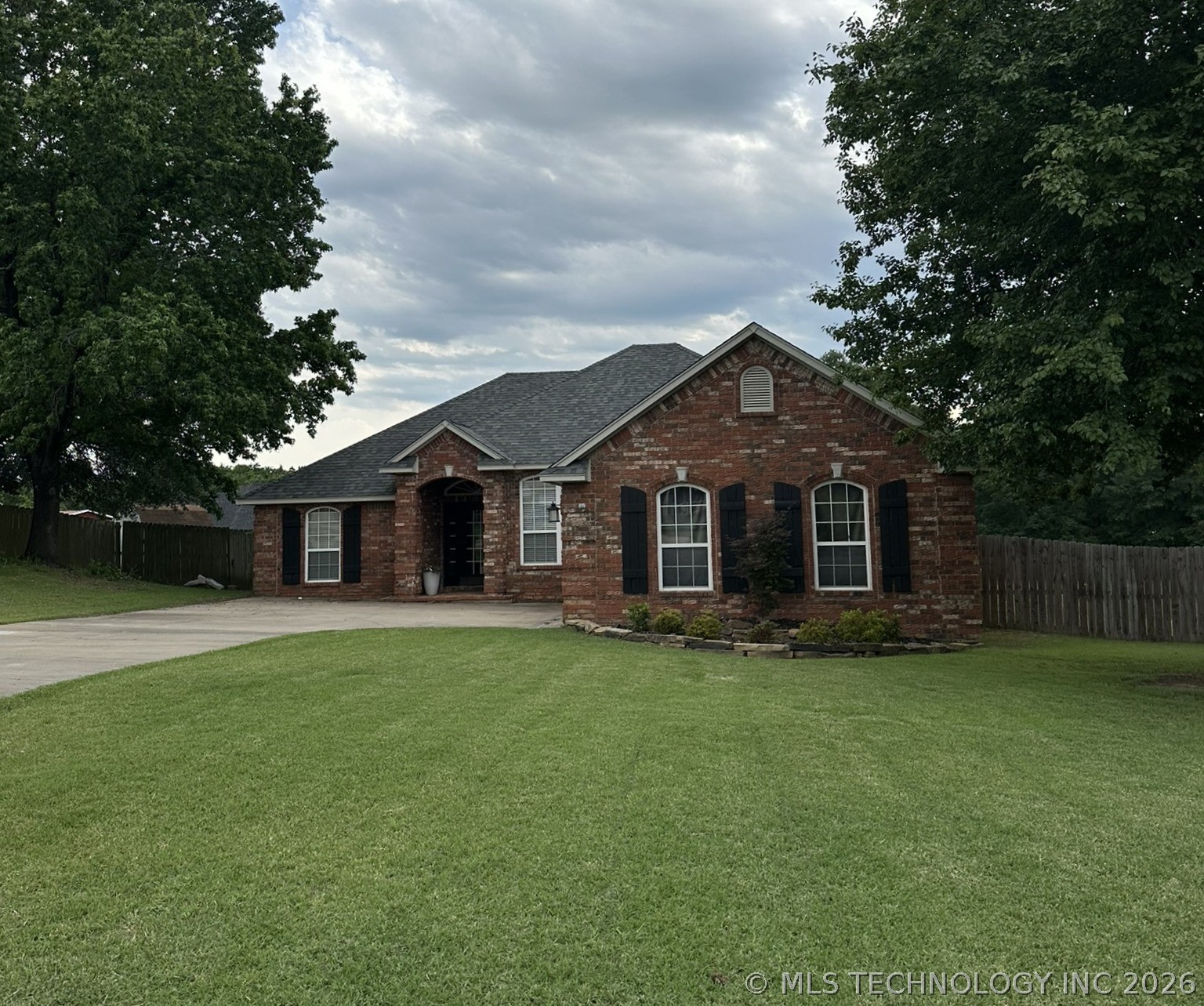 1813 Nightingale Circle Property Photo 1