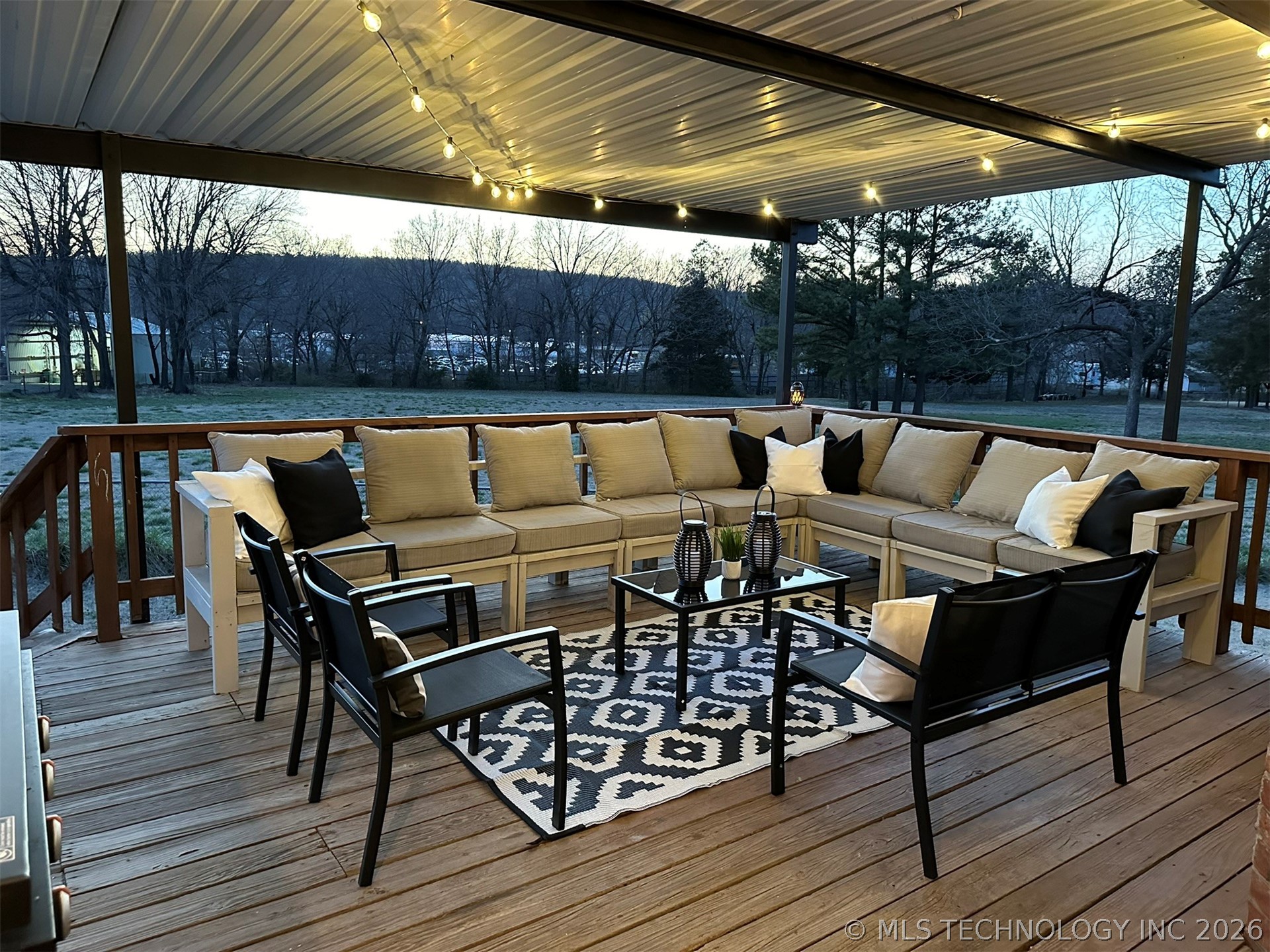1813 Nightingale Circle Property Photo 3