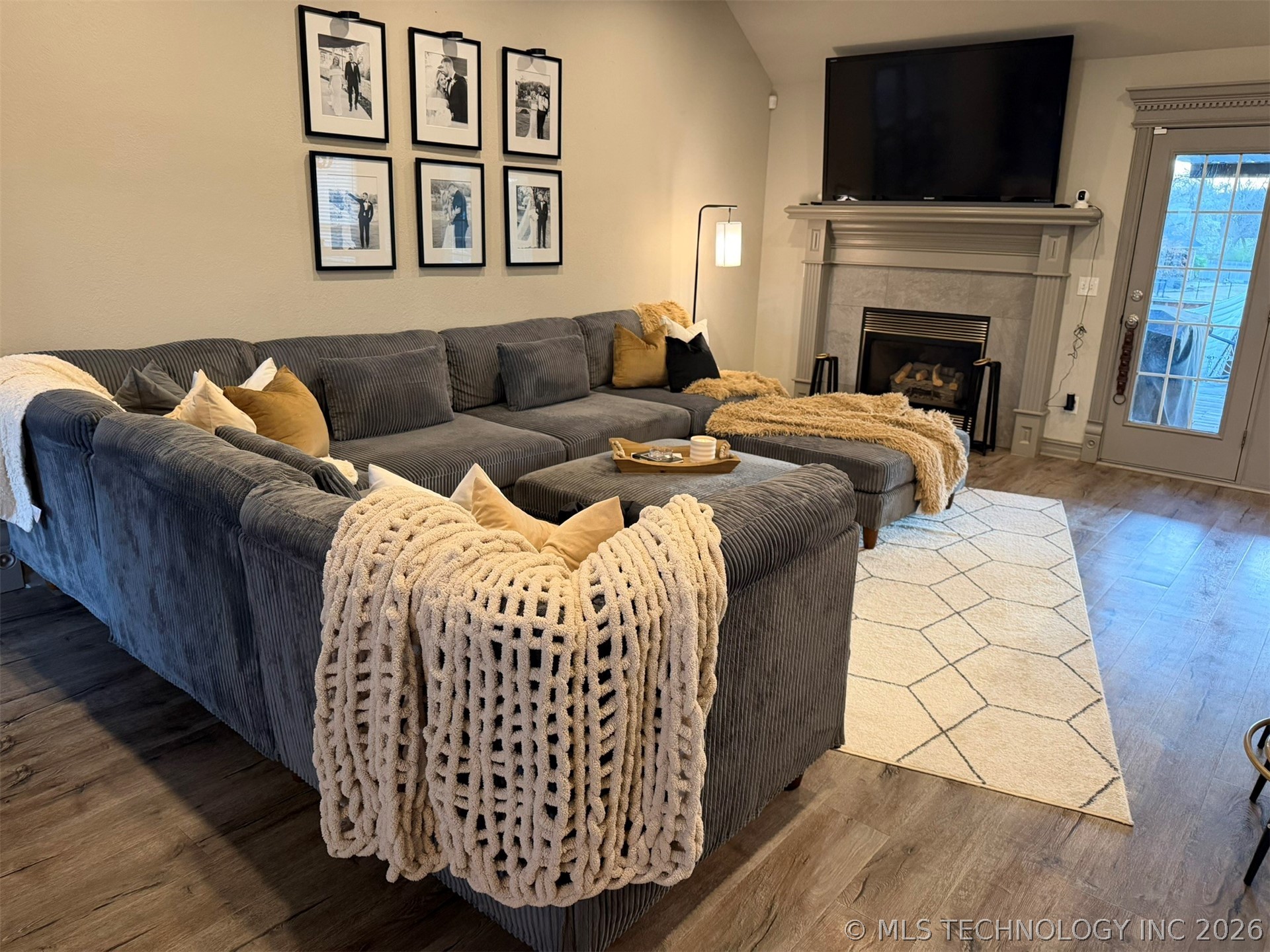 1813 Nightingale Circle Property Photo 4