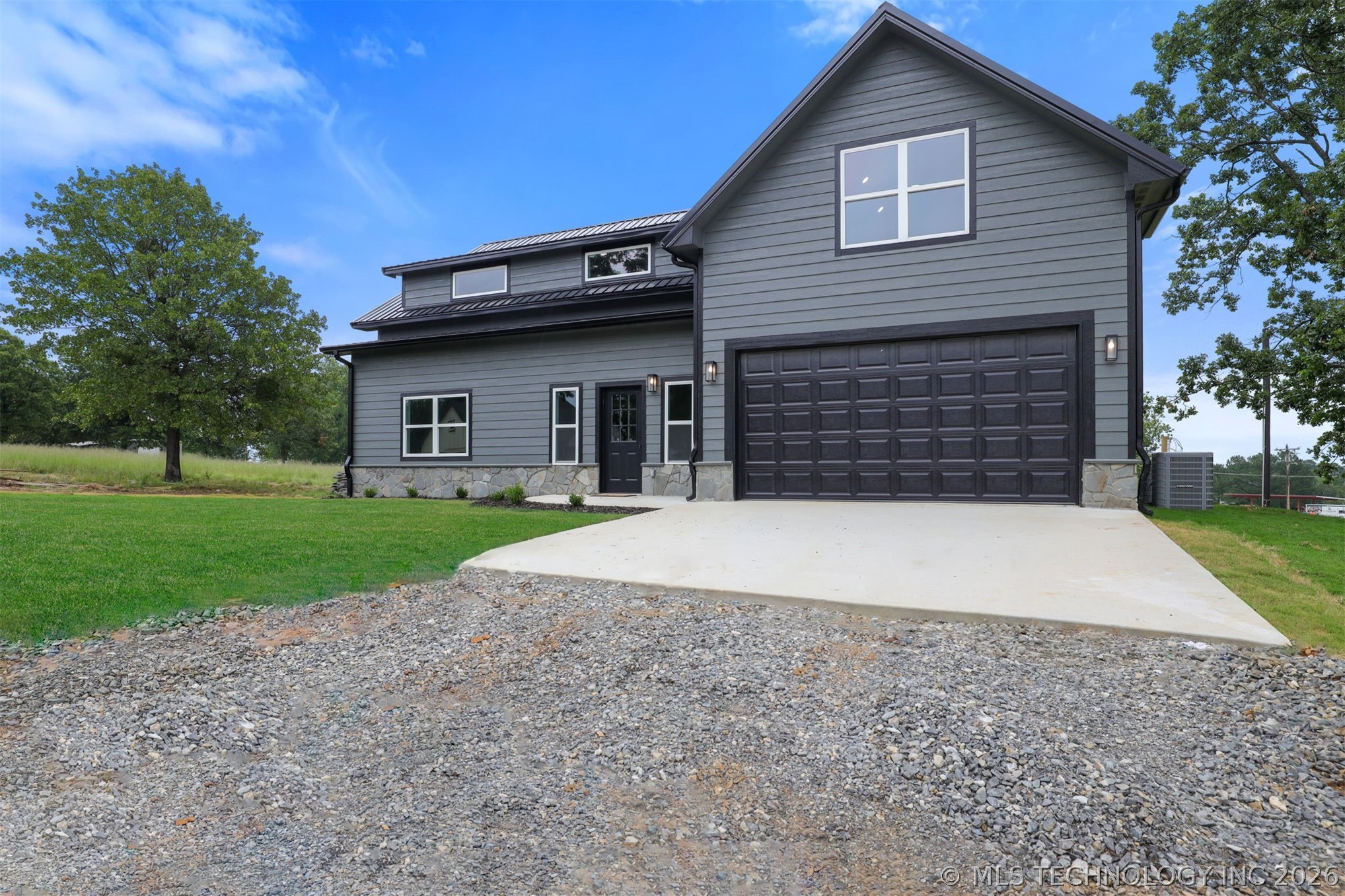 491 2nd Street Property Photo 2