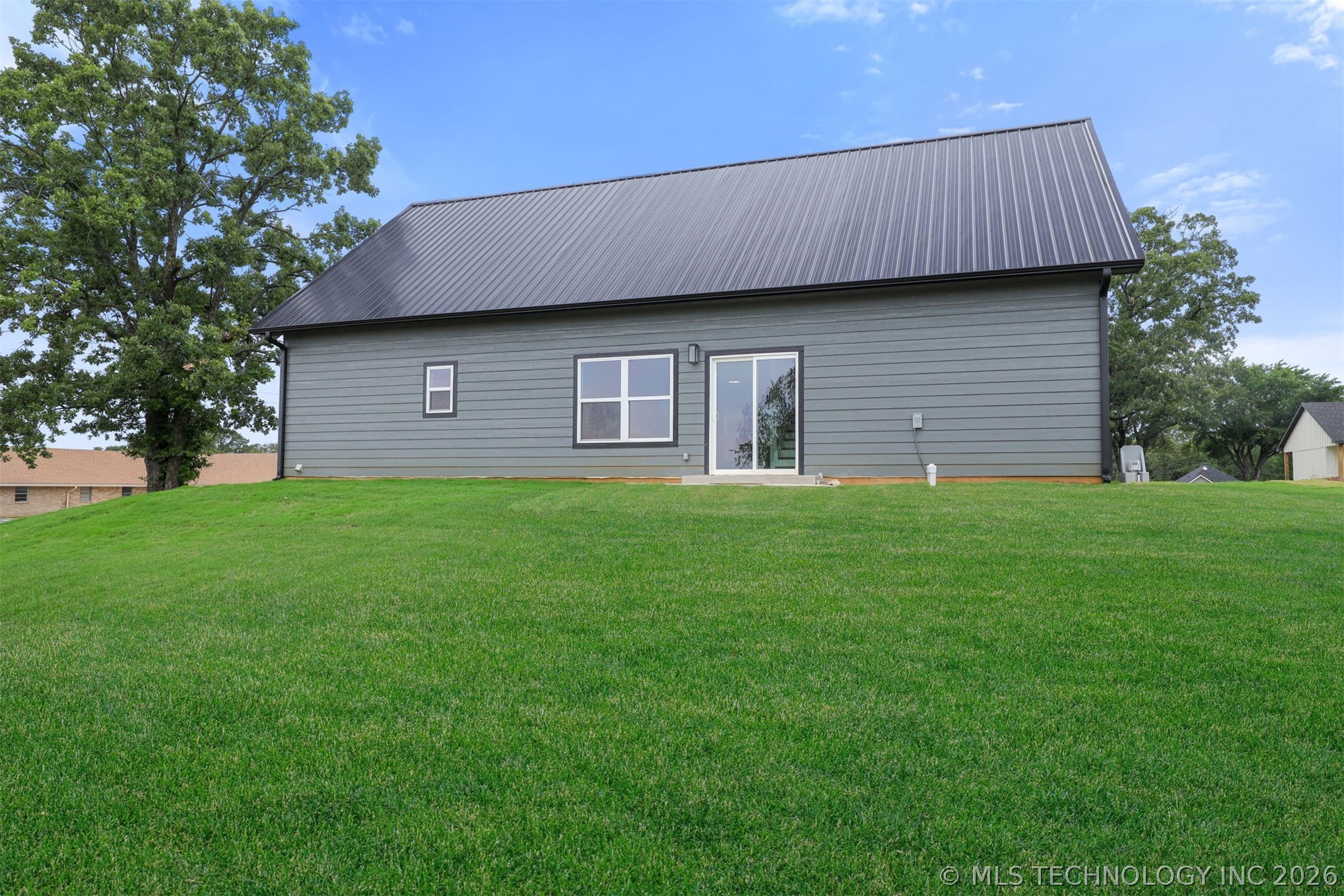 491 2nd Street Property Photo 3
