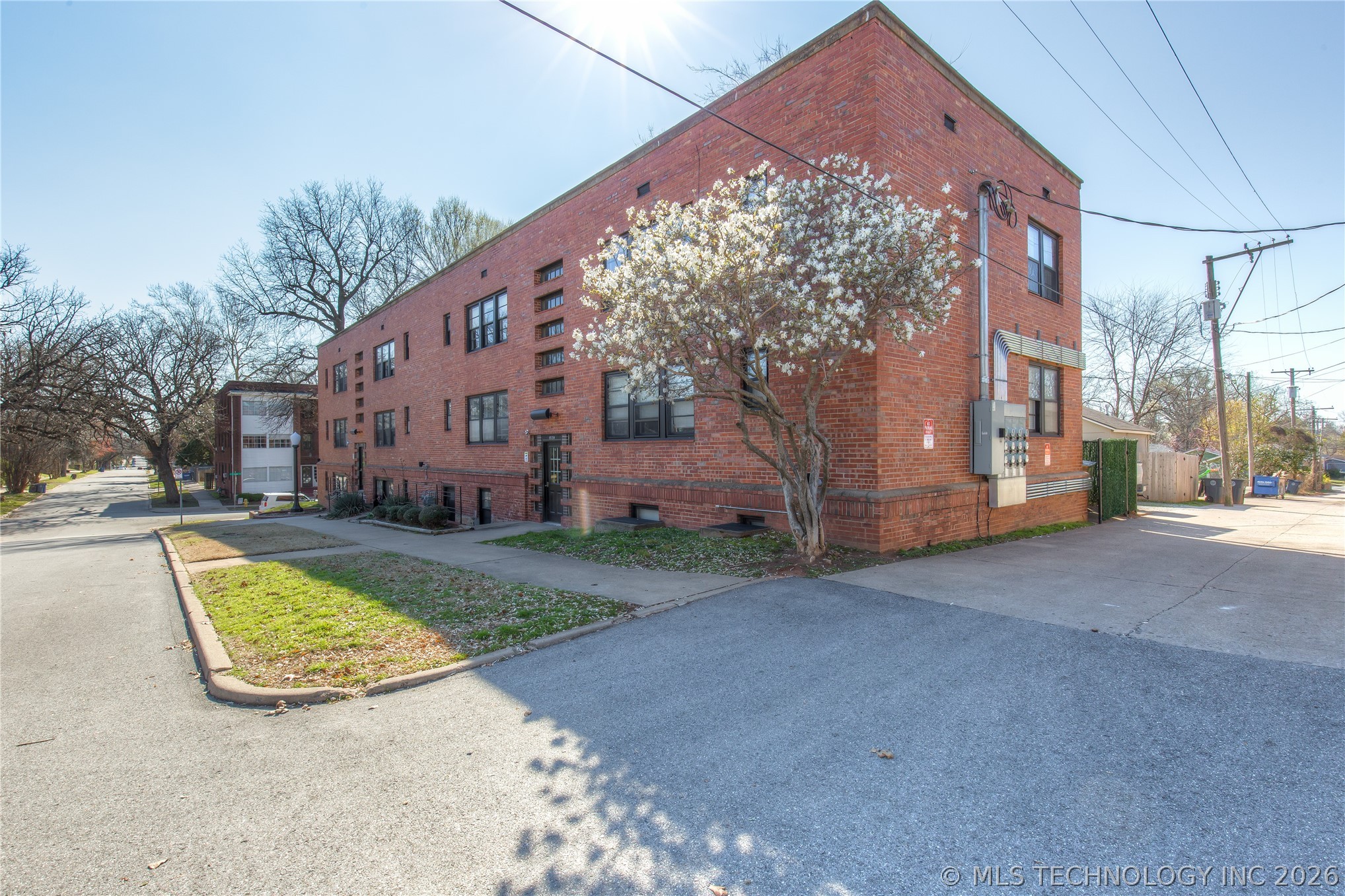 1520 E 17th Street Property Photo 1