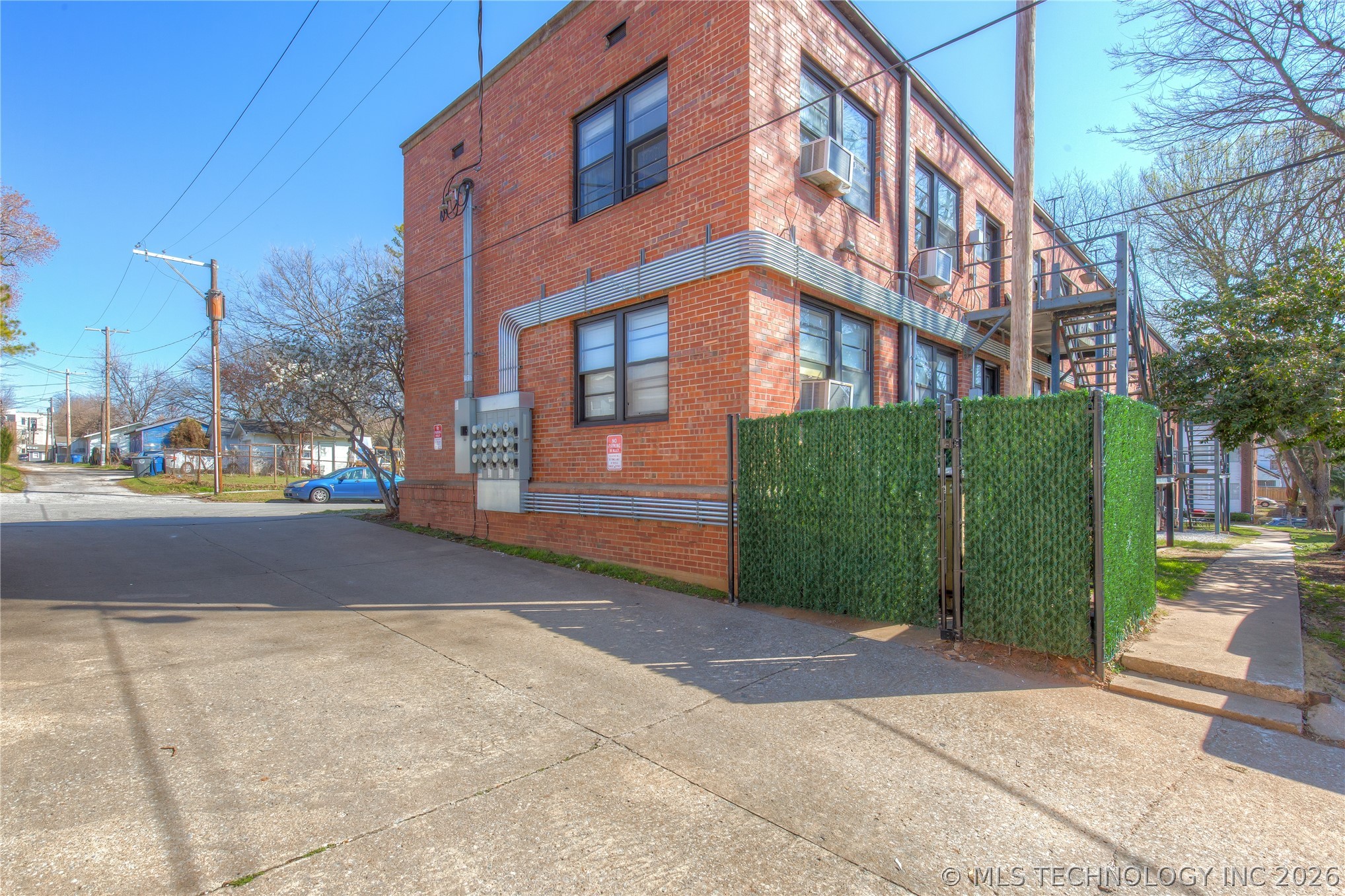 1520 E 17th Street Property Photo 28
