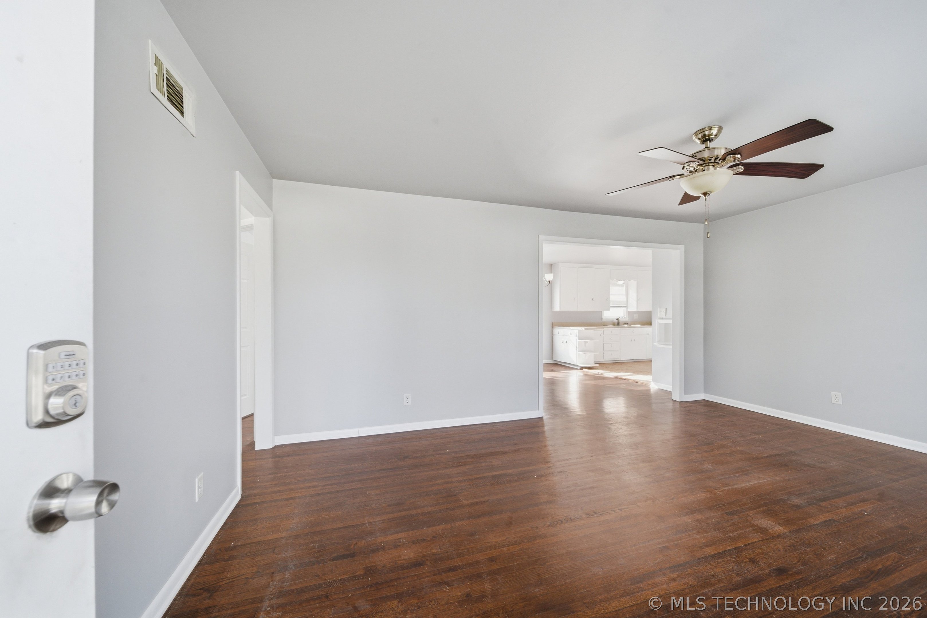 1744 S Lakewood Avenue Property Photo 7