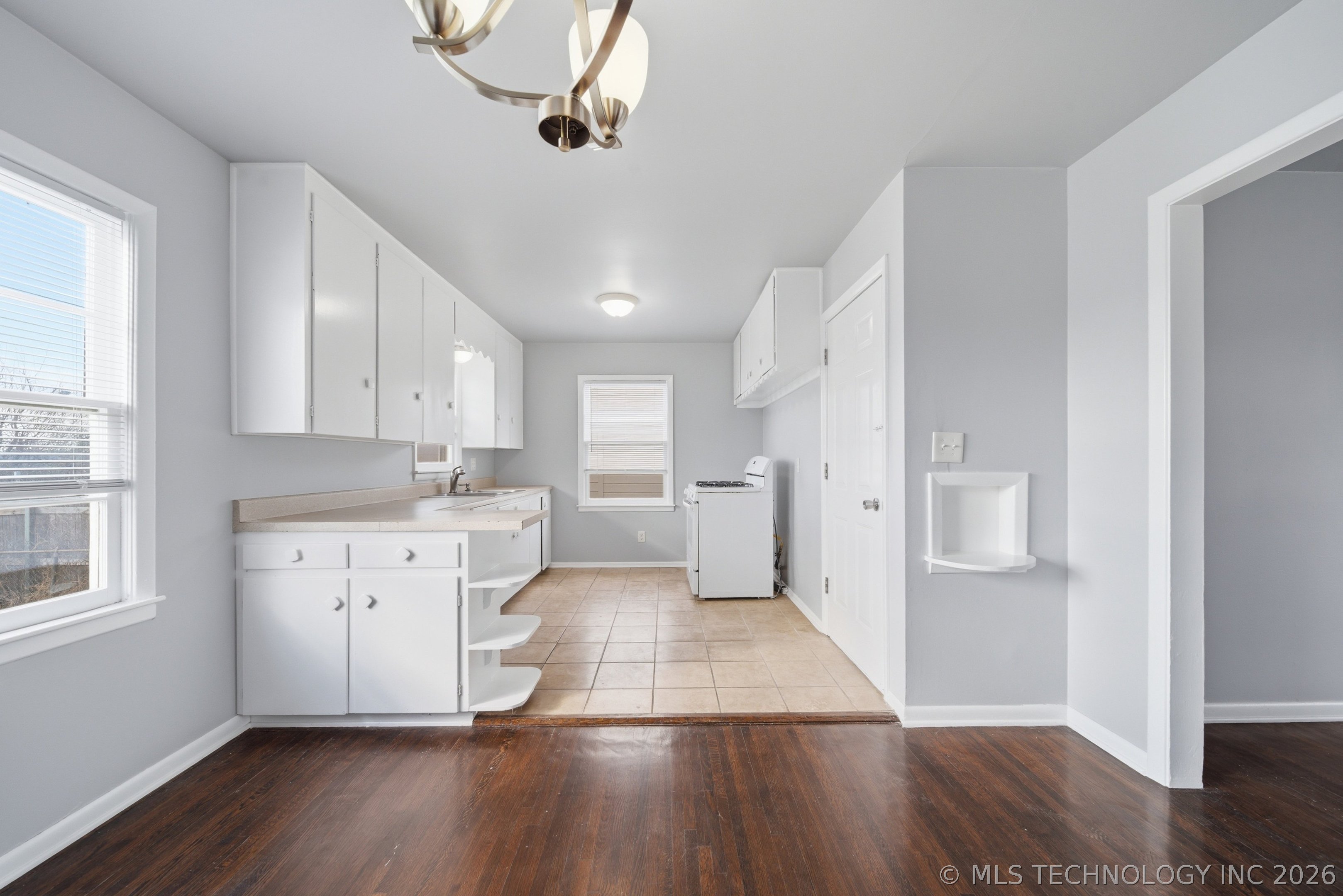 1744 S Lakewood Avenue Property Photo 11