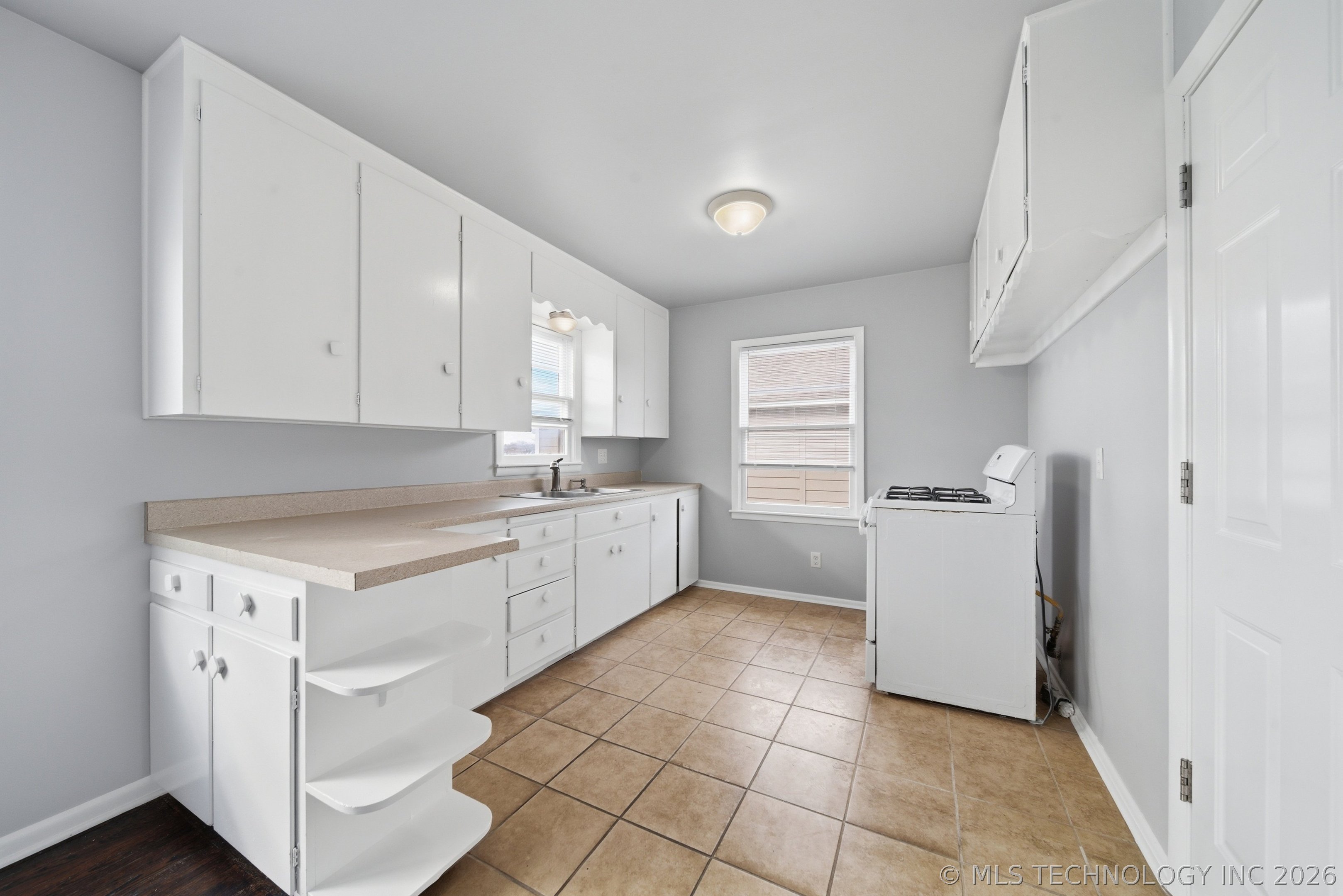 1744 S Lakewood Avenue Property Photo 12