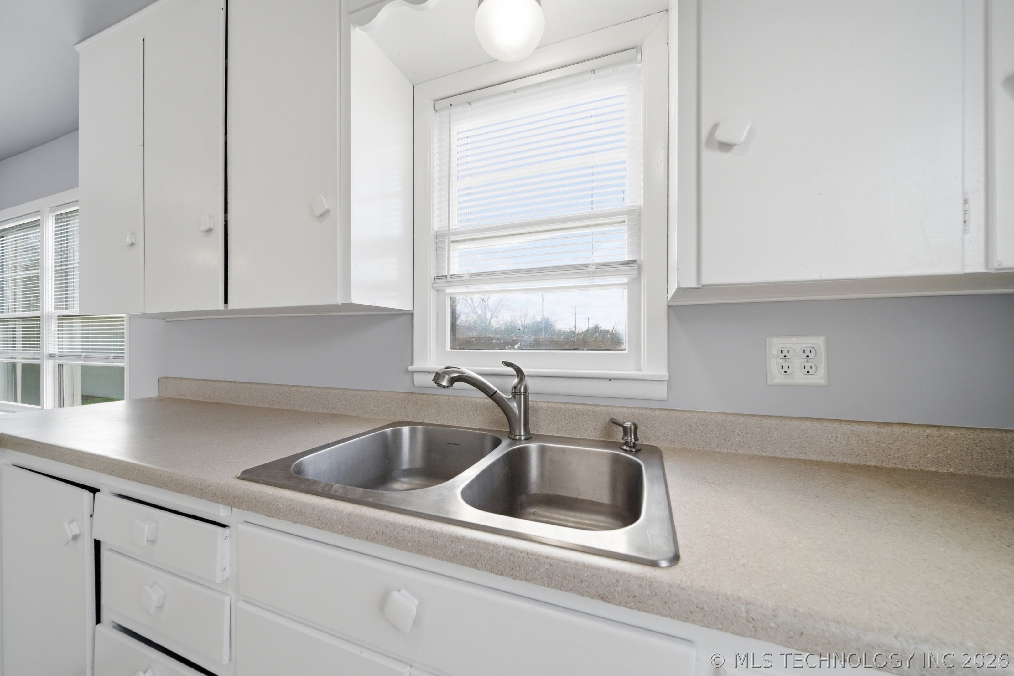 1744 S Lakewood Avenue Property Photo 13