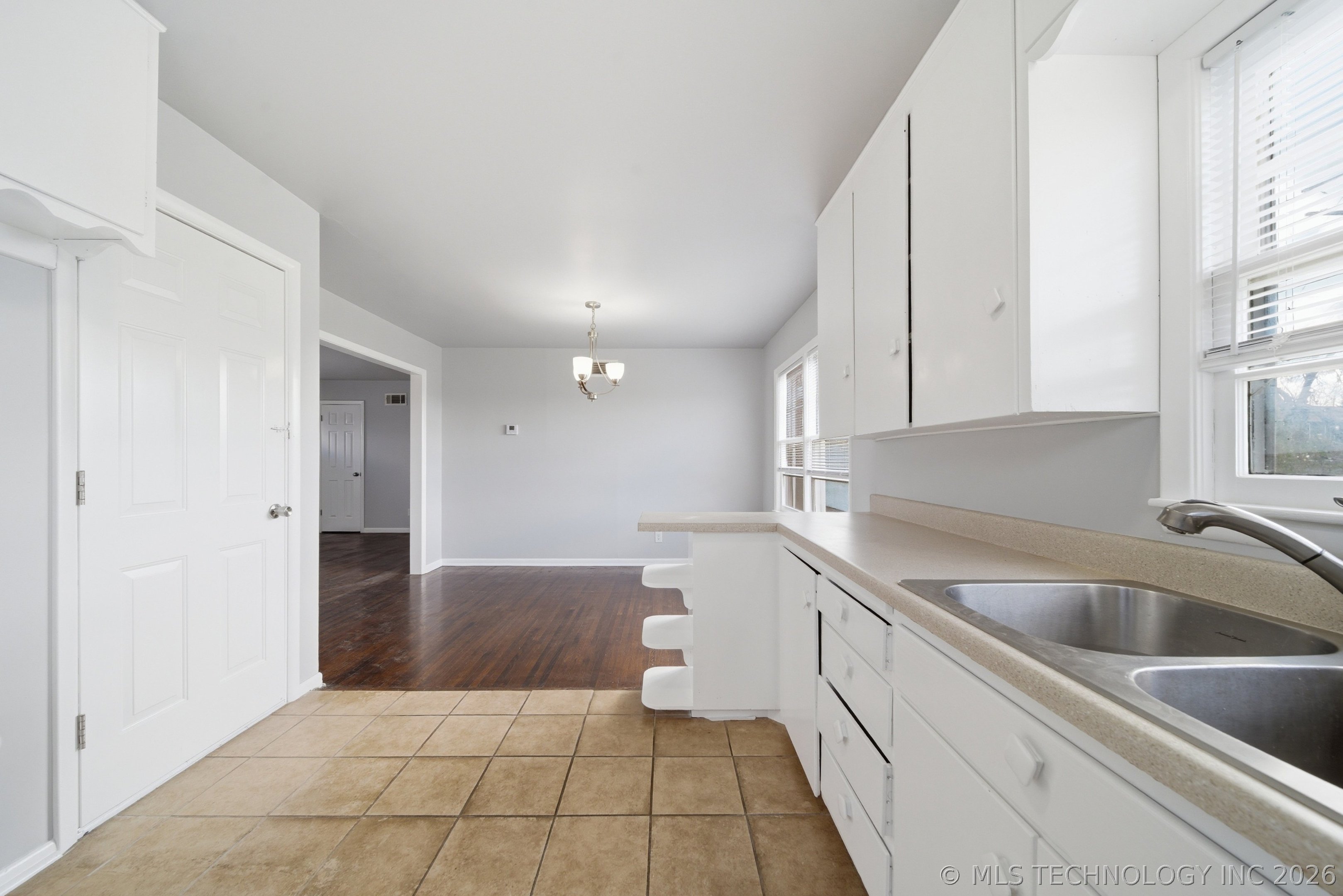 1744 S Lakewood Avenue Property Photo 14