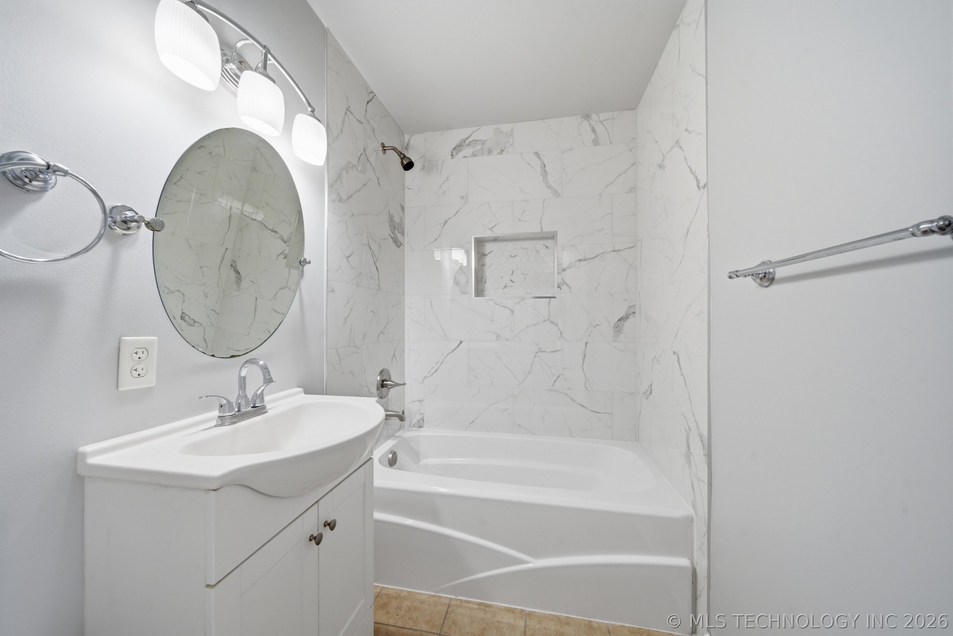 1744 S Lakewood Avenue Property Photo 18