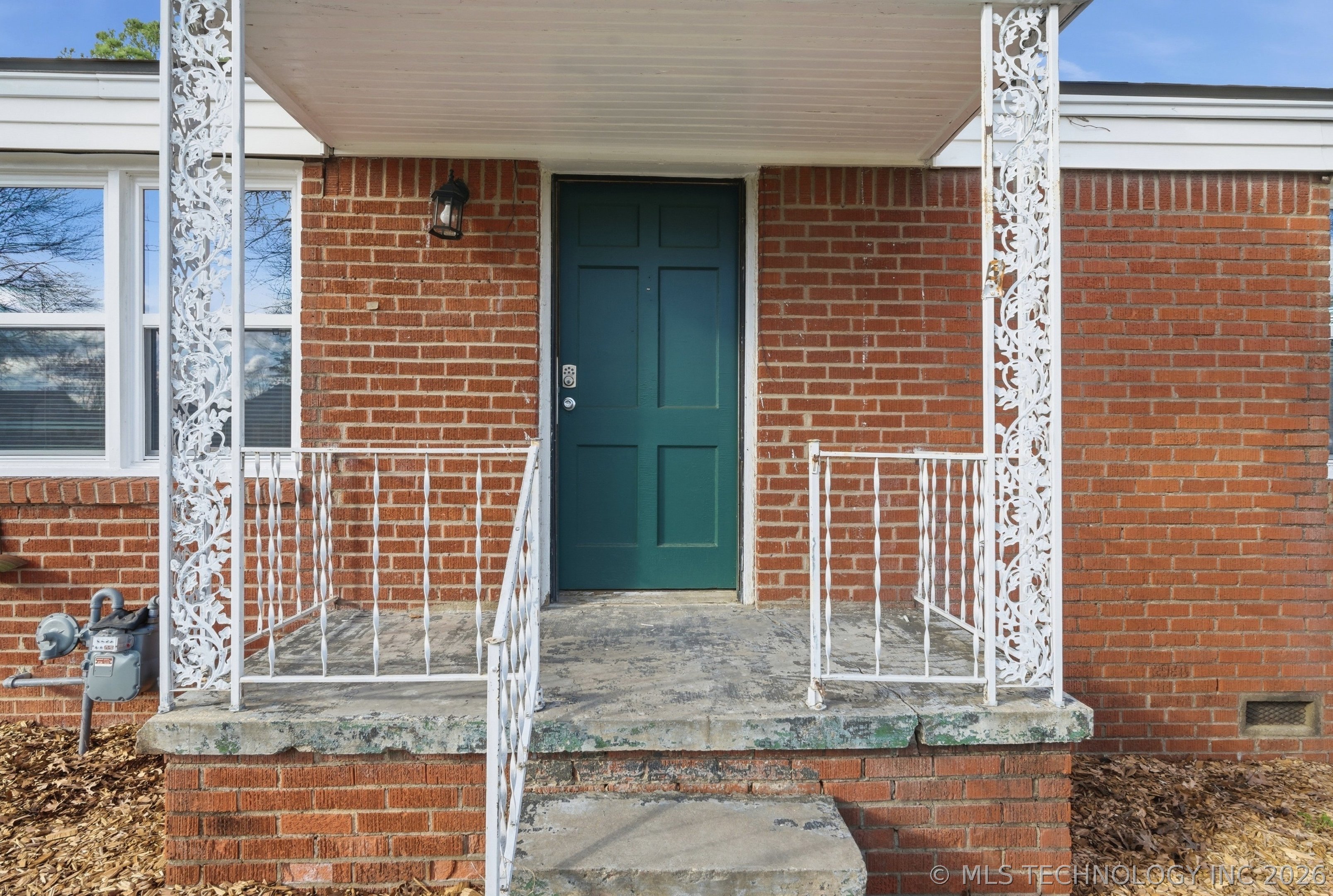 5929 E 7th Street Property Photo 5