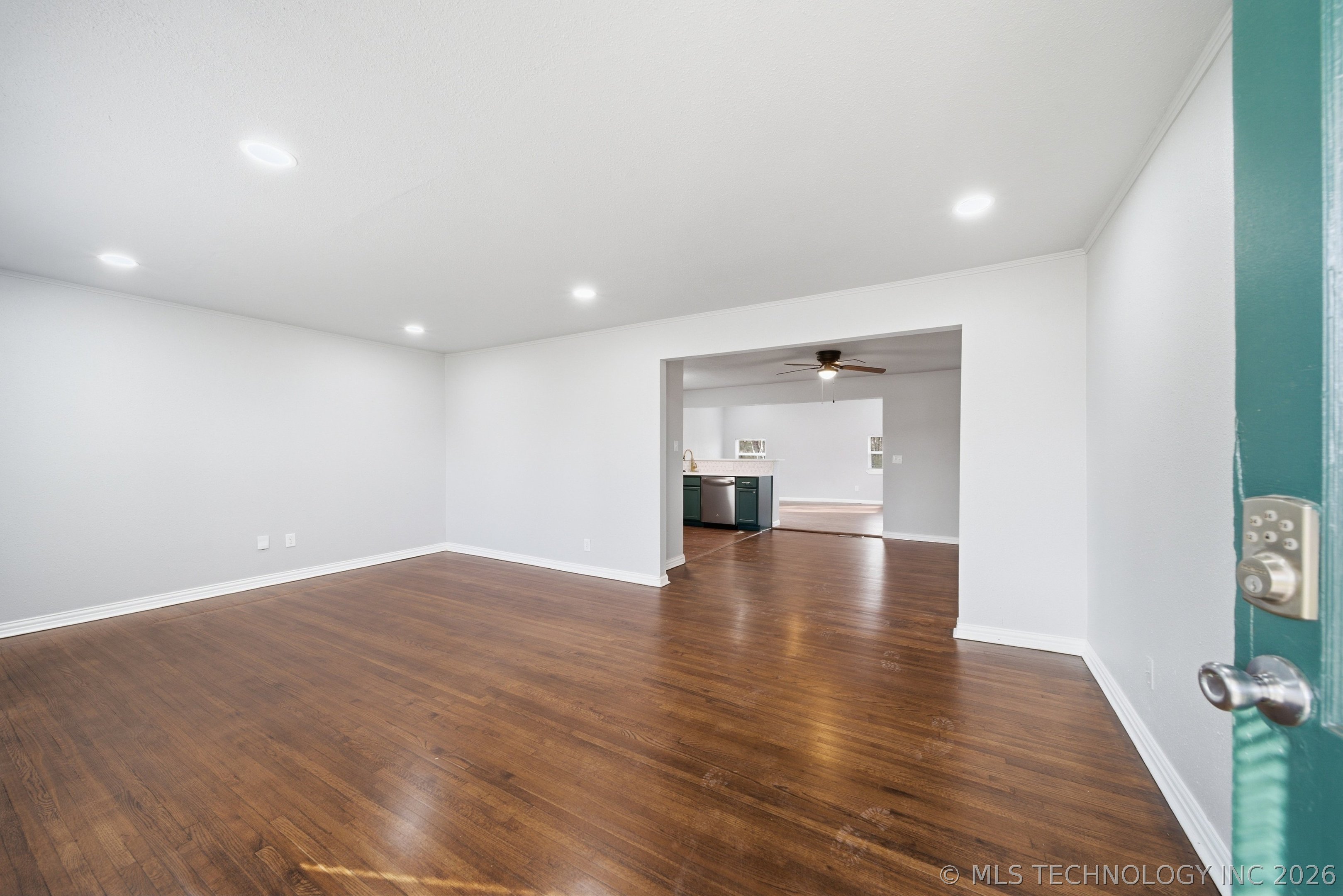 5929 E 7th Street Property Photo 7